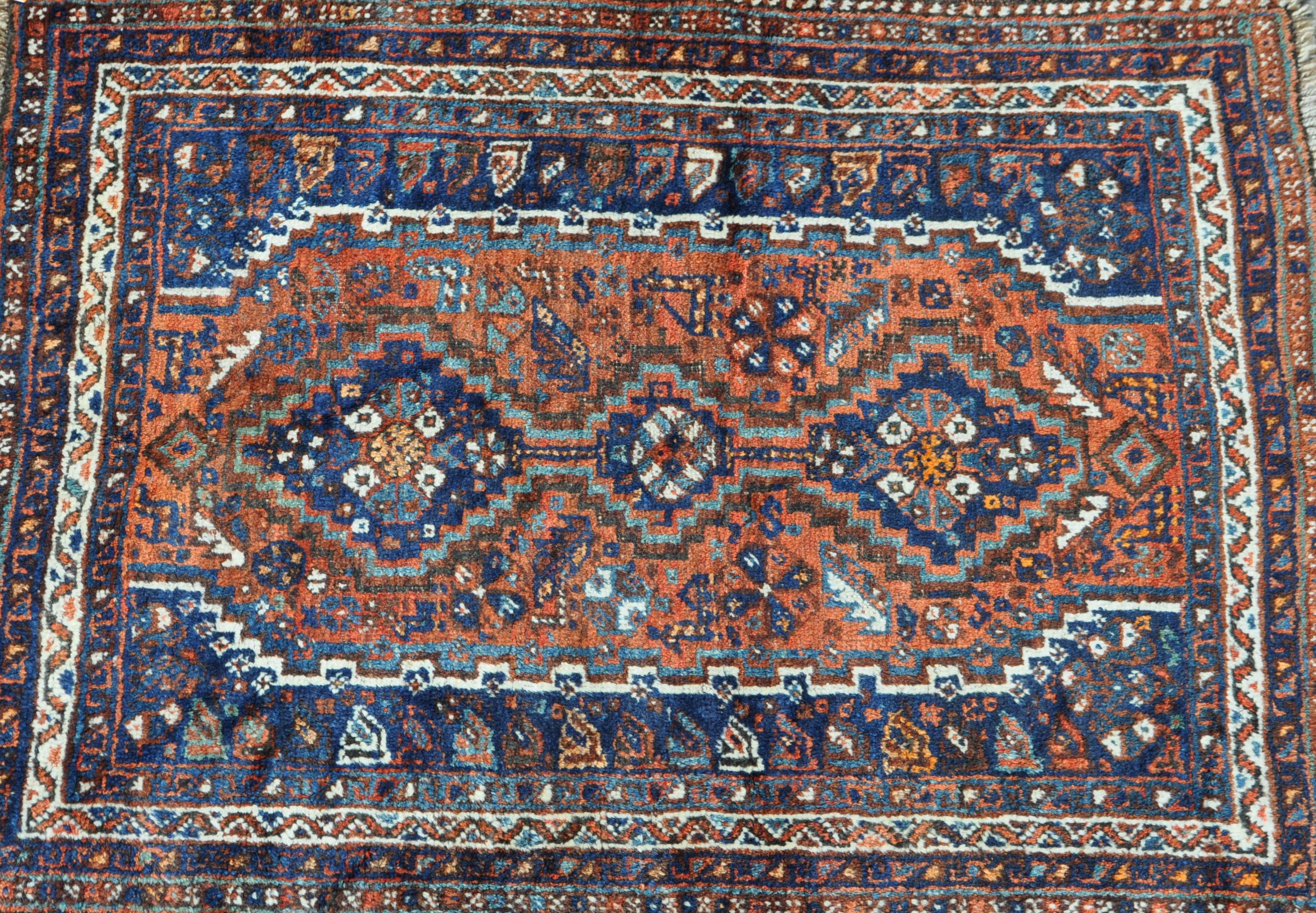 20TH CENTURY PERSIAN ISLAMIC SHIRAZ RUG CARPET - Image 2 of 5