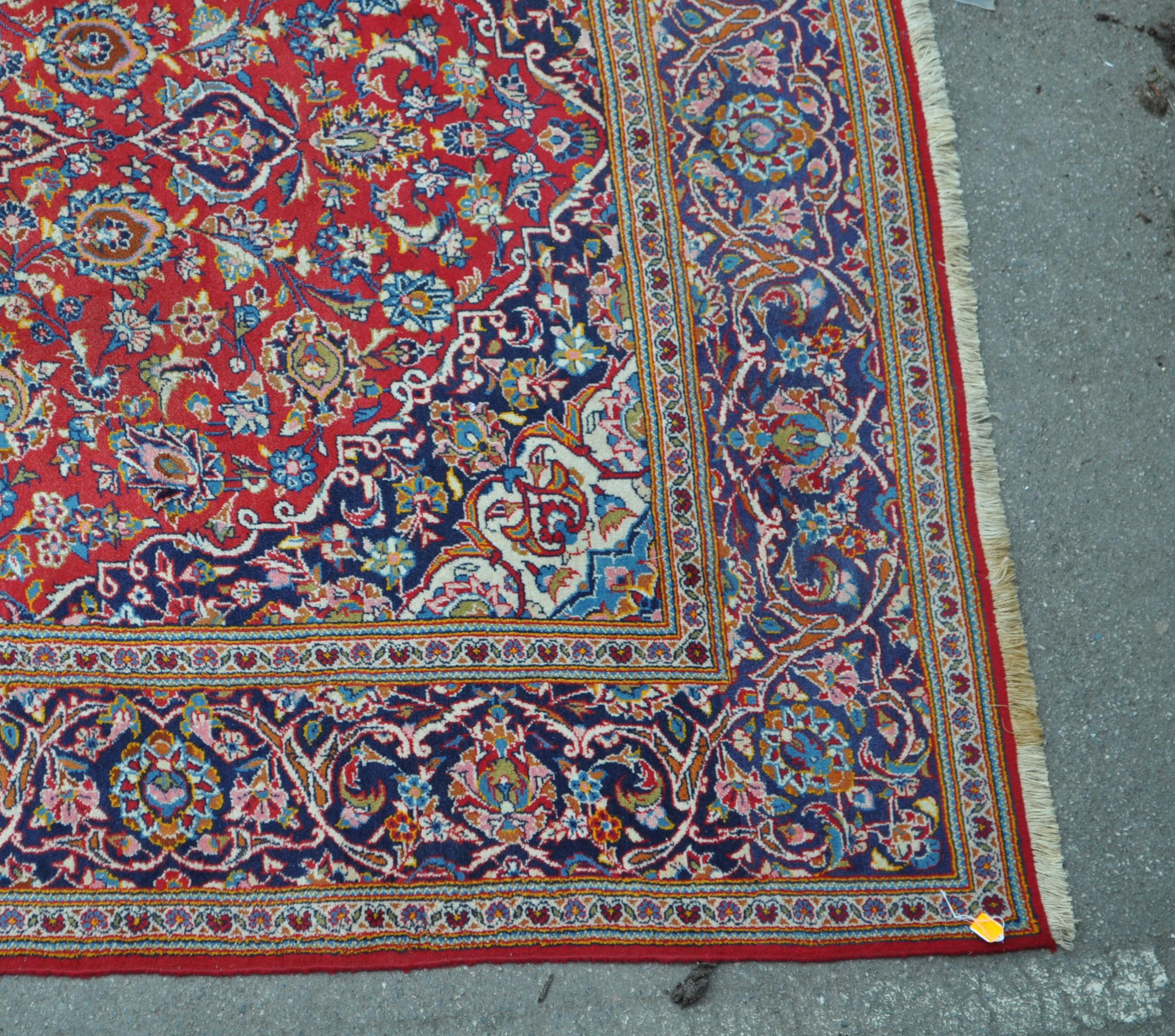 20TH CENTURY PERSIAN ISLAMIC KESHAN WOOL RUG - Image 4 of 5