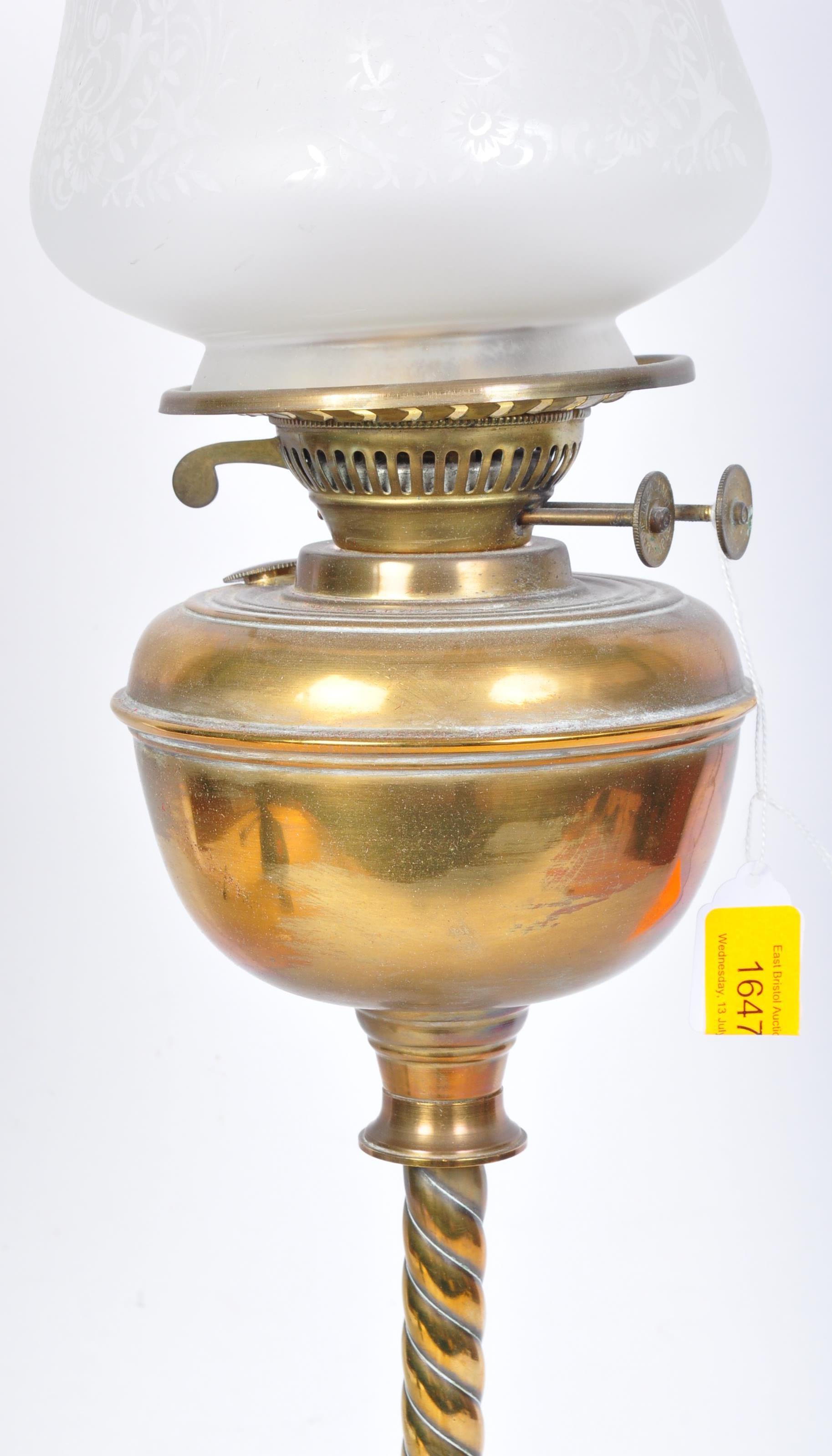 19TH CENTURY BRASS OIL LAMP & SHADE - Image 3 of 5