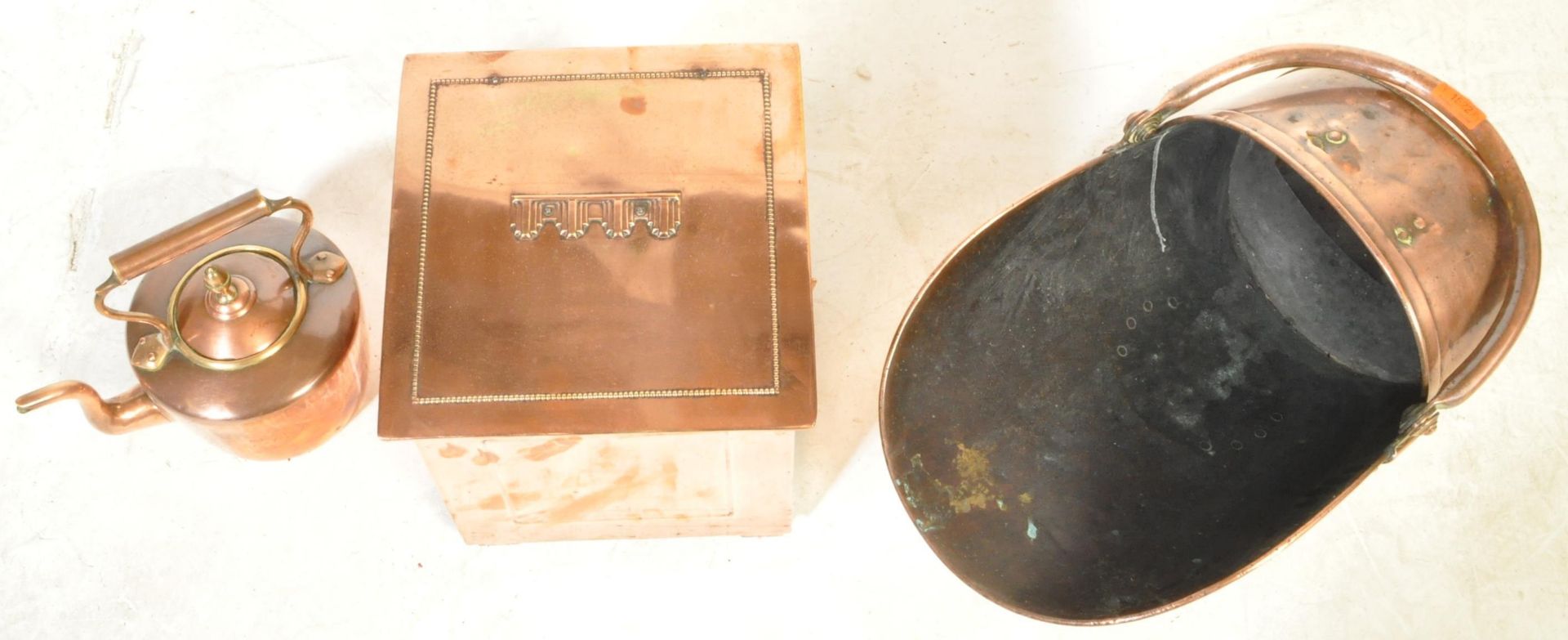 EARLY 20TH CENTURY ART DECO COPPER COAL BOX AND MORE - Bild 5 aus 6