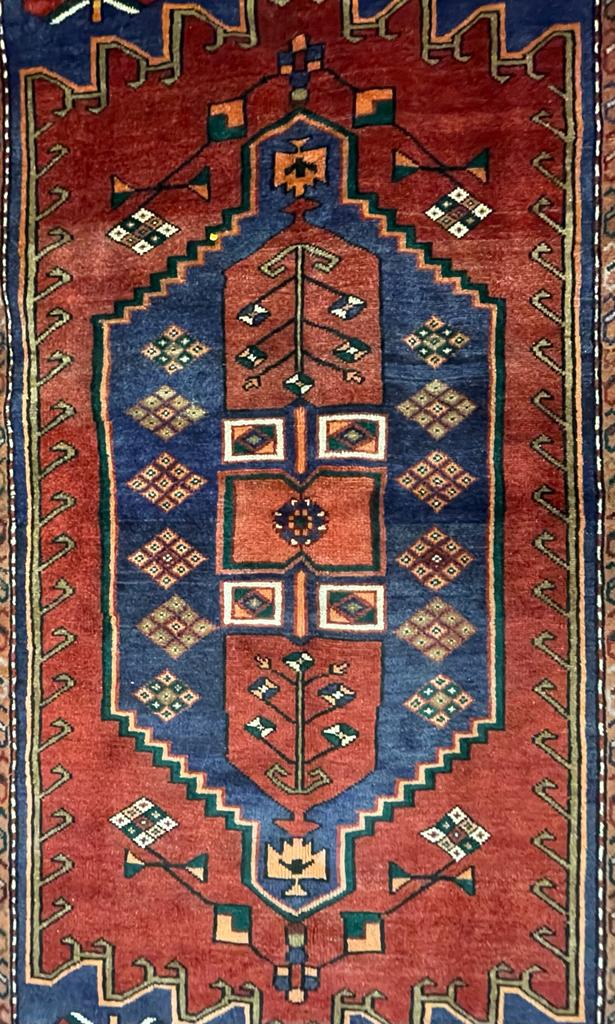 VINTAGE 20TH CENTURY PERSIAN ISLAMIC HAMADAN RUG - Image 2 of 4