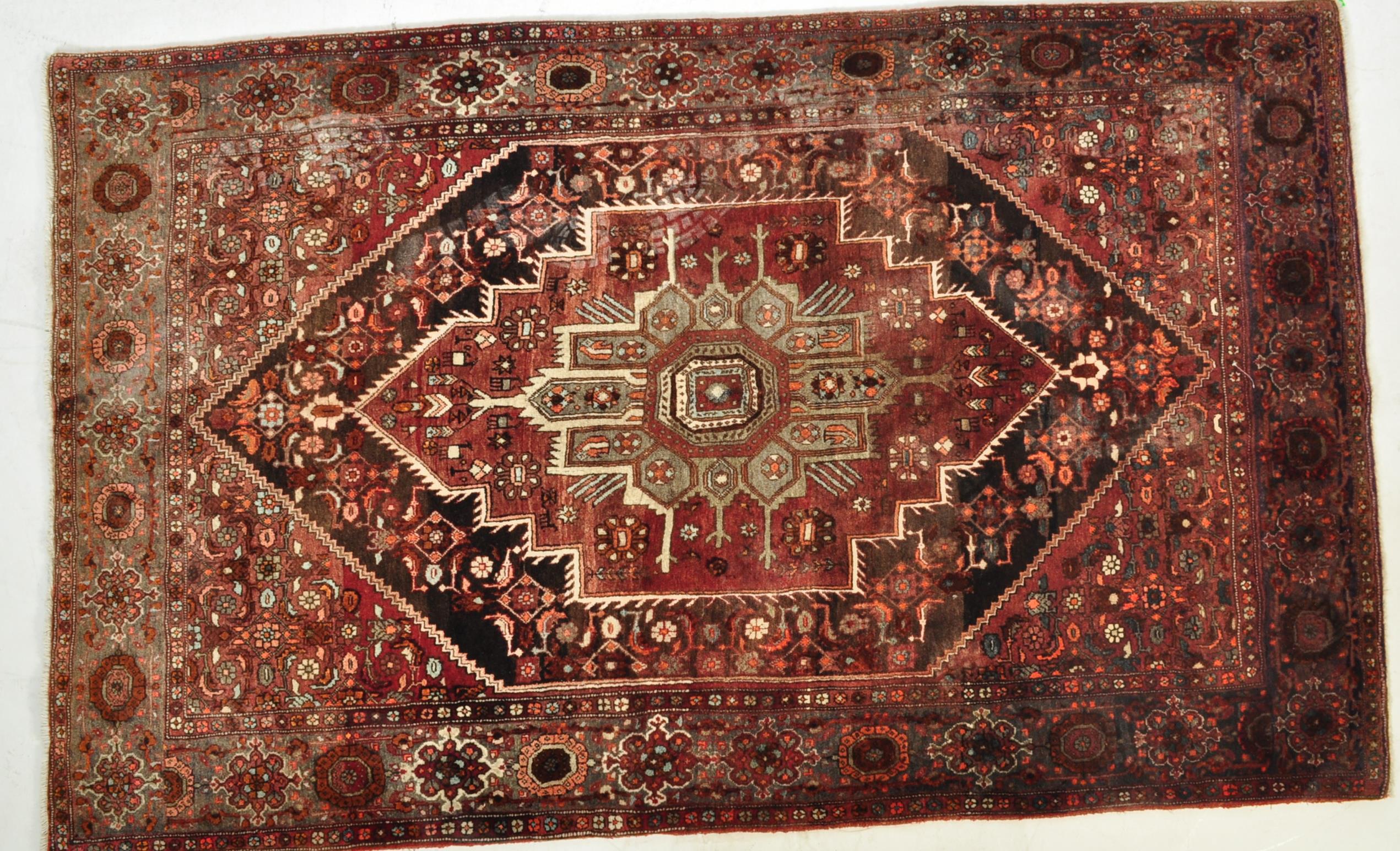 MID 20TH CENTURY PERSIAN ISLAMIC THICK PILE RUG - Image 2 of 6