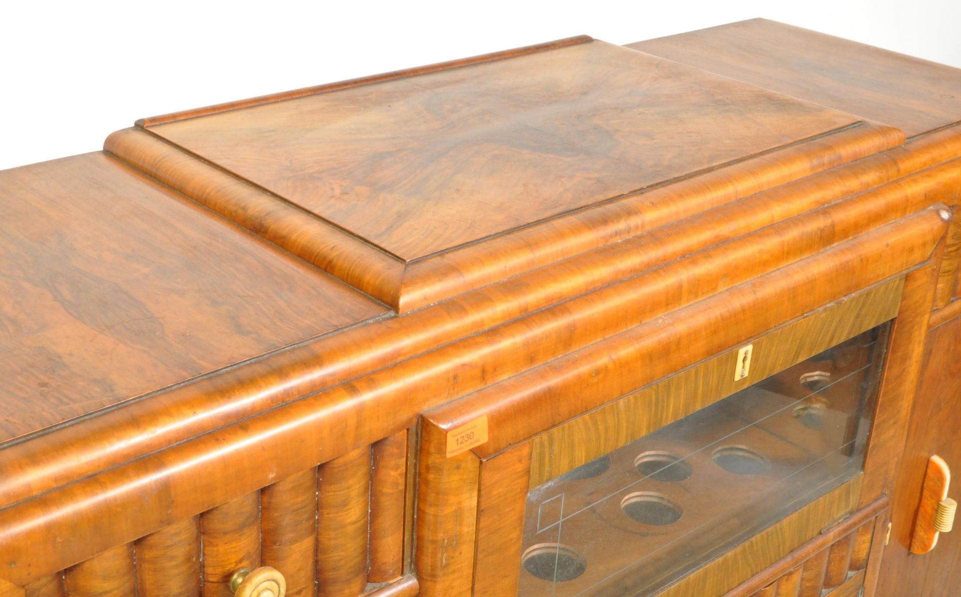 1930S ART DECO WALNUT COCKTAIL CABINET - Image 3 of 8