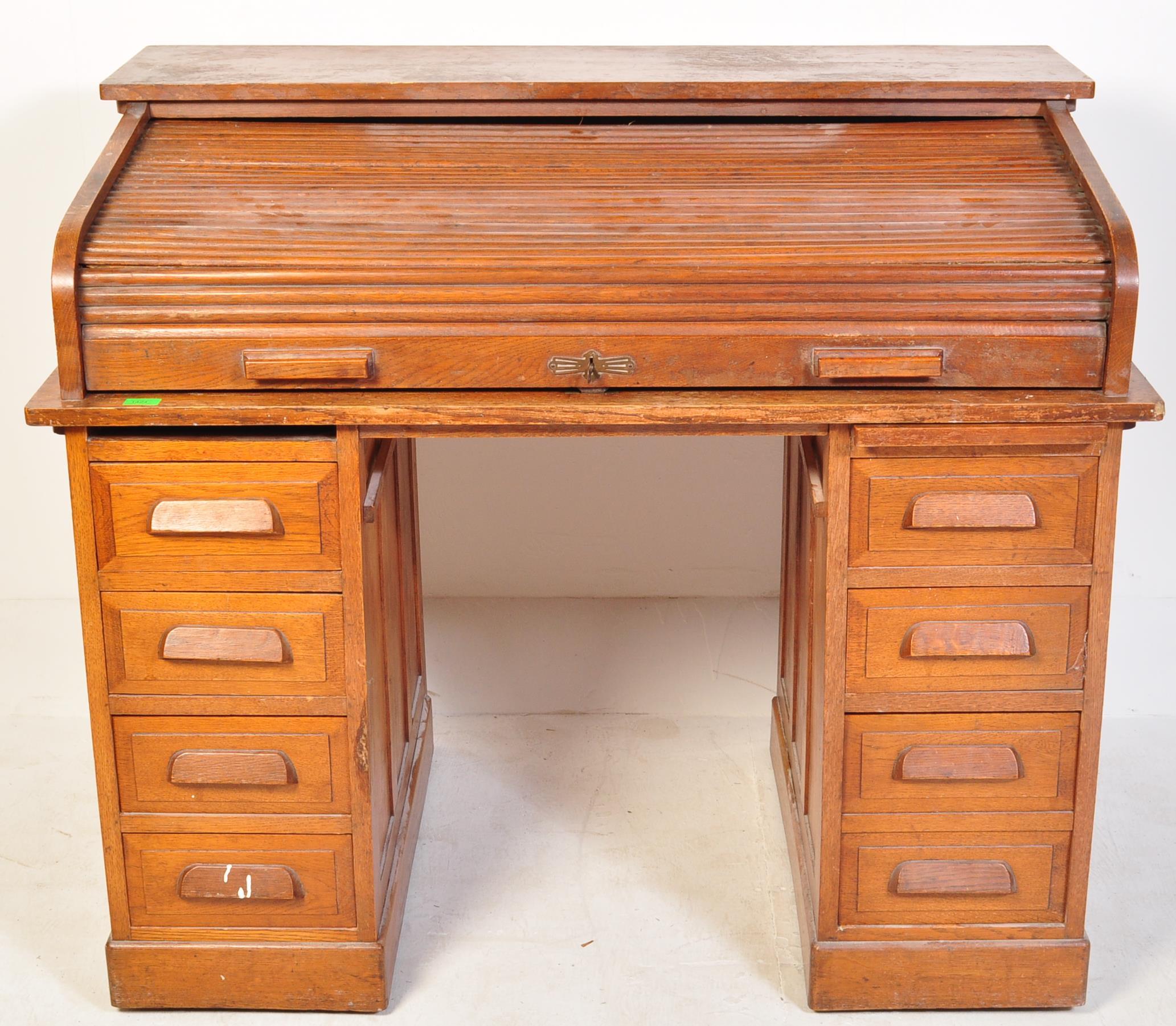 EARLY 20TH CENTURY 1920S TAMBOUR FRONTED OAK ROLL TOP TWIN PEDESTAL DESK - Image 2 of 4