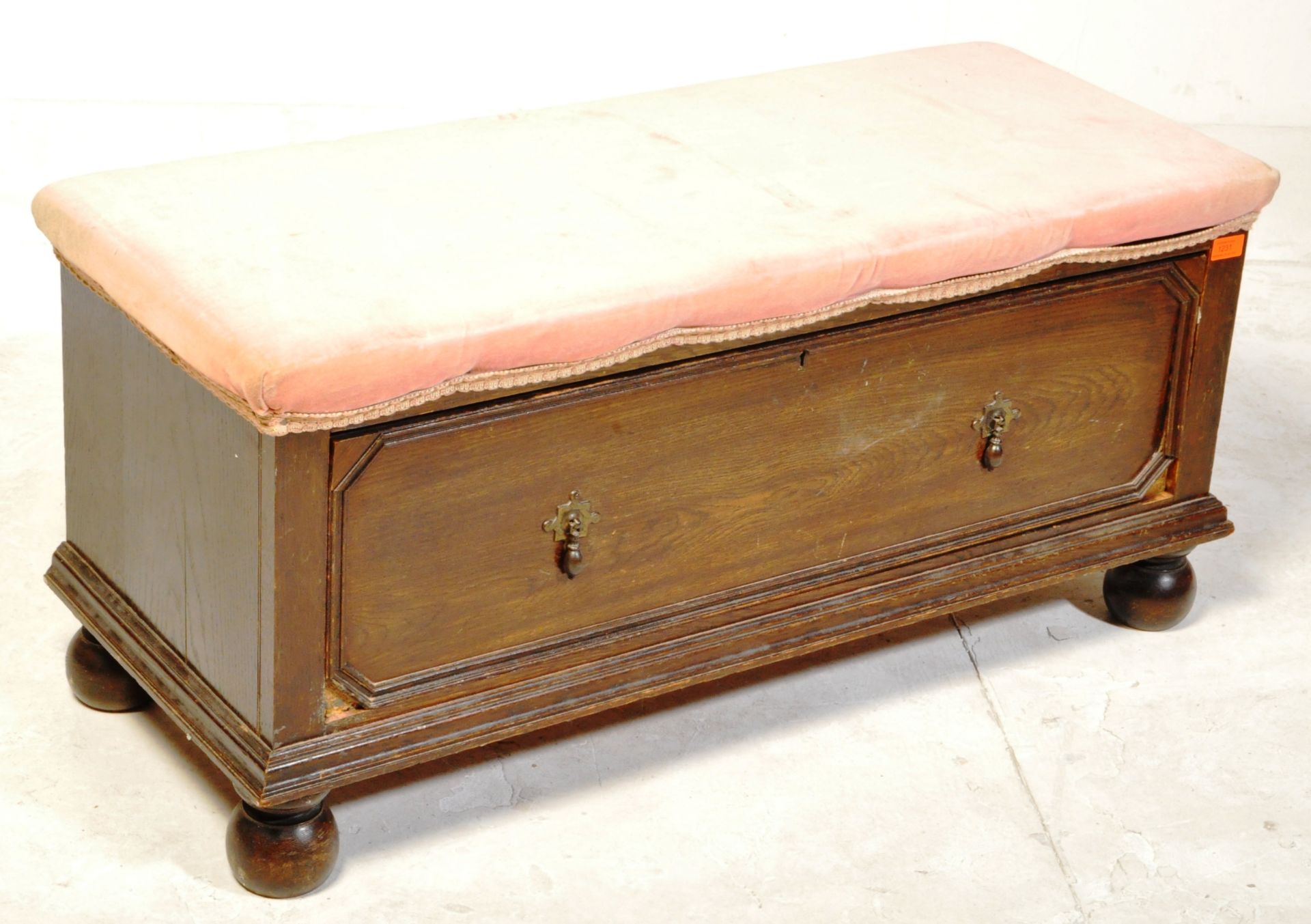 EARLY 20TH CENTURY CONVERTED OAK OTTOMAN - Bild 2 aus 6