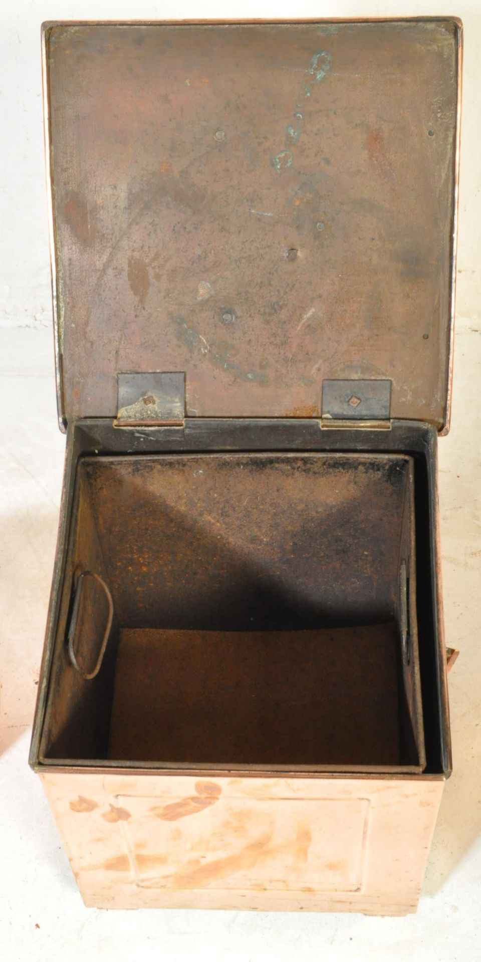 EARLY 20TH CENTURY ART DECO COPPER COAL BOX AND MORE - Bild 6 aus 6