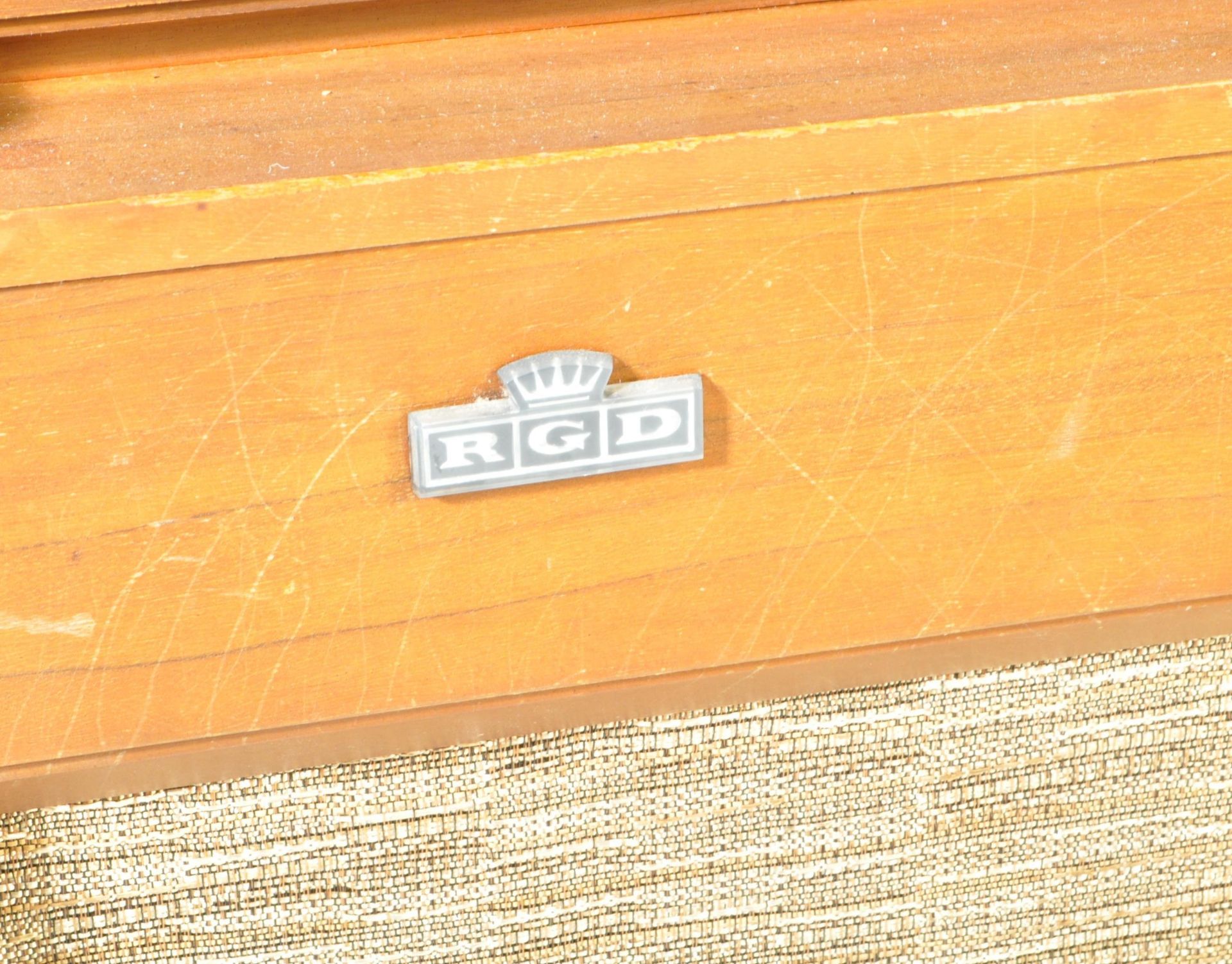 RETRO VINTAGE MID 20TH CENTURY RGD CASED VINYL PLAYER - Image 3 of 5