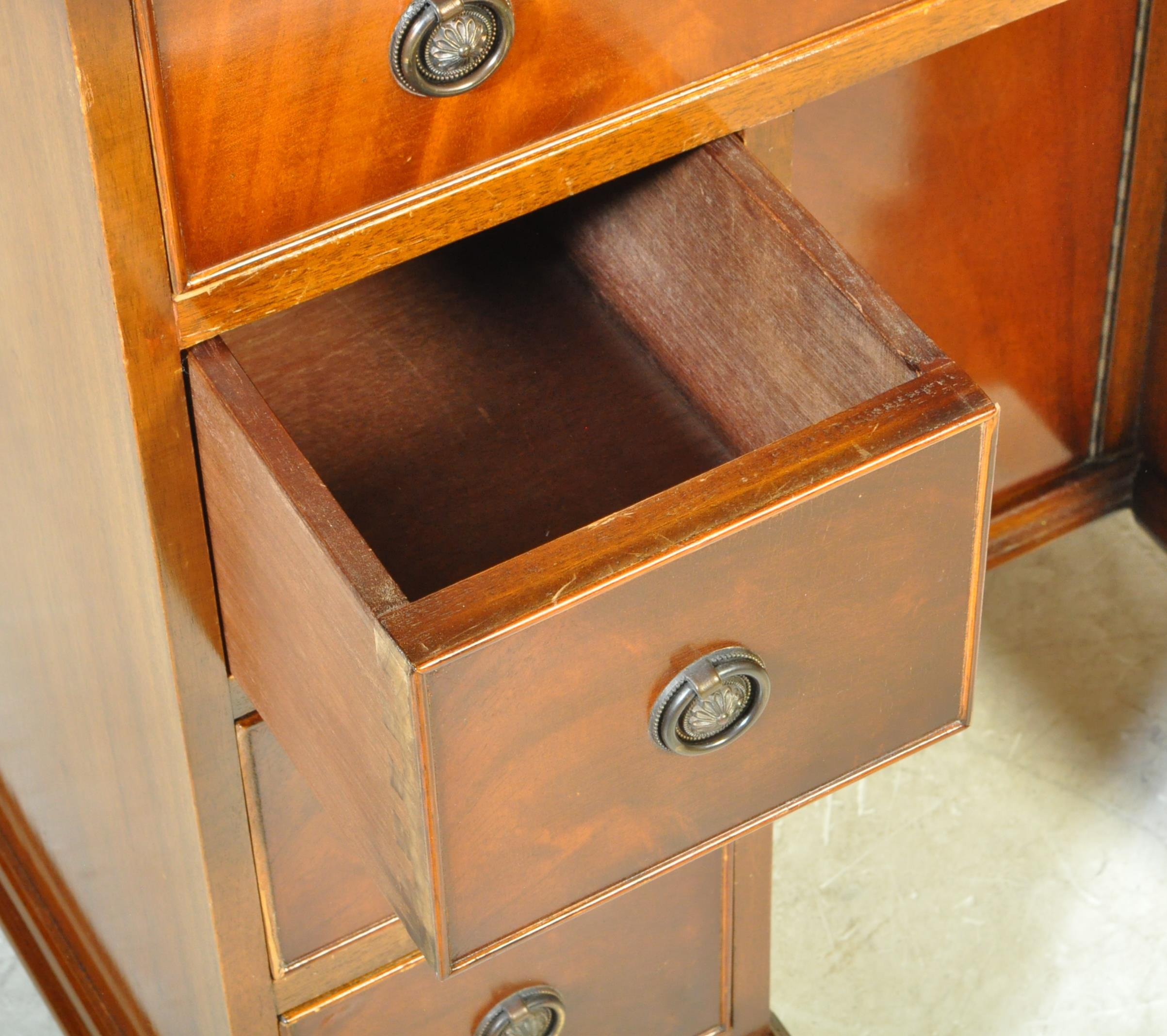 REGENCY REVIVAL MAHOGANY & LEATHER KNEEHOLE DESK - Image 4 of 5