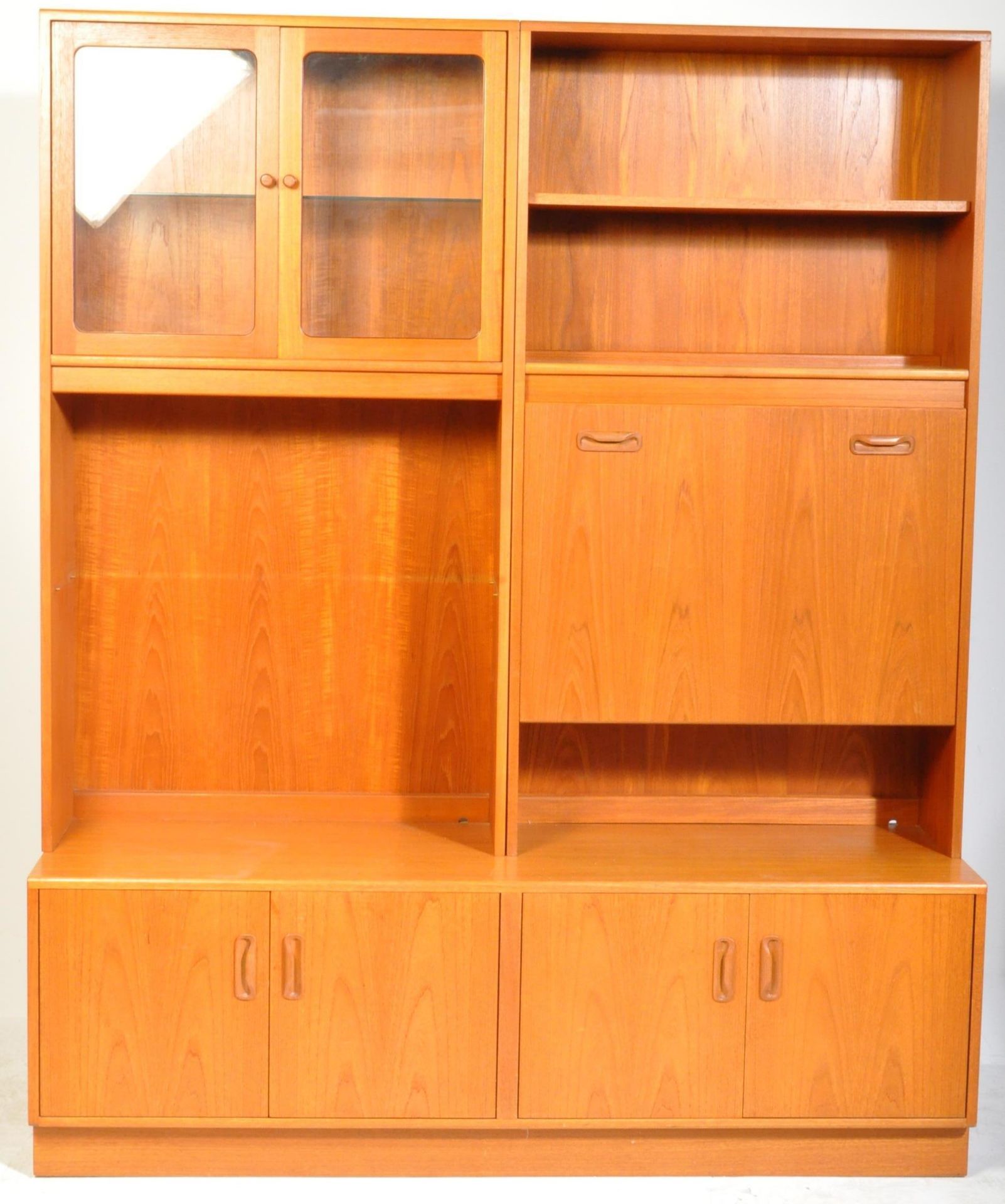 MID CENTURY RETRO TEAK WOOD HIGHBOARD - DISPLAY SIDEBOARD - Image 2 of 9