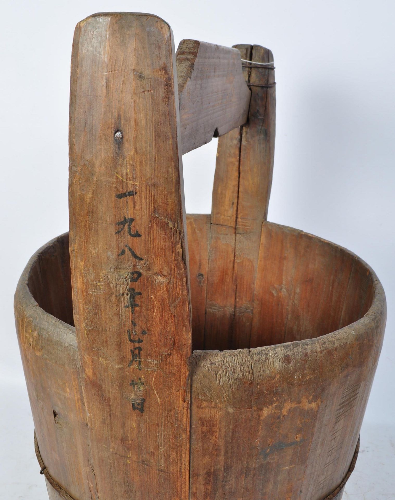 20TH CENTURY CHINESE WOODEN WATER WELL BUCKET - Image 2 of 5