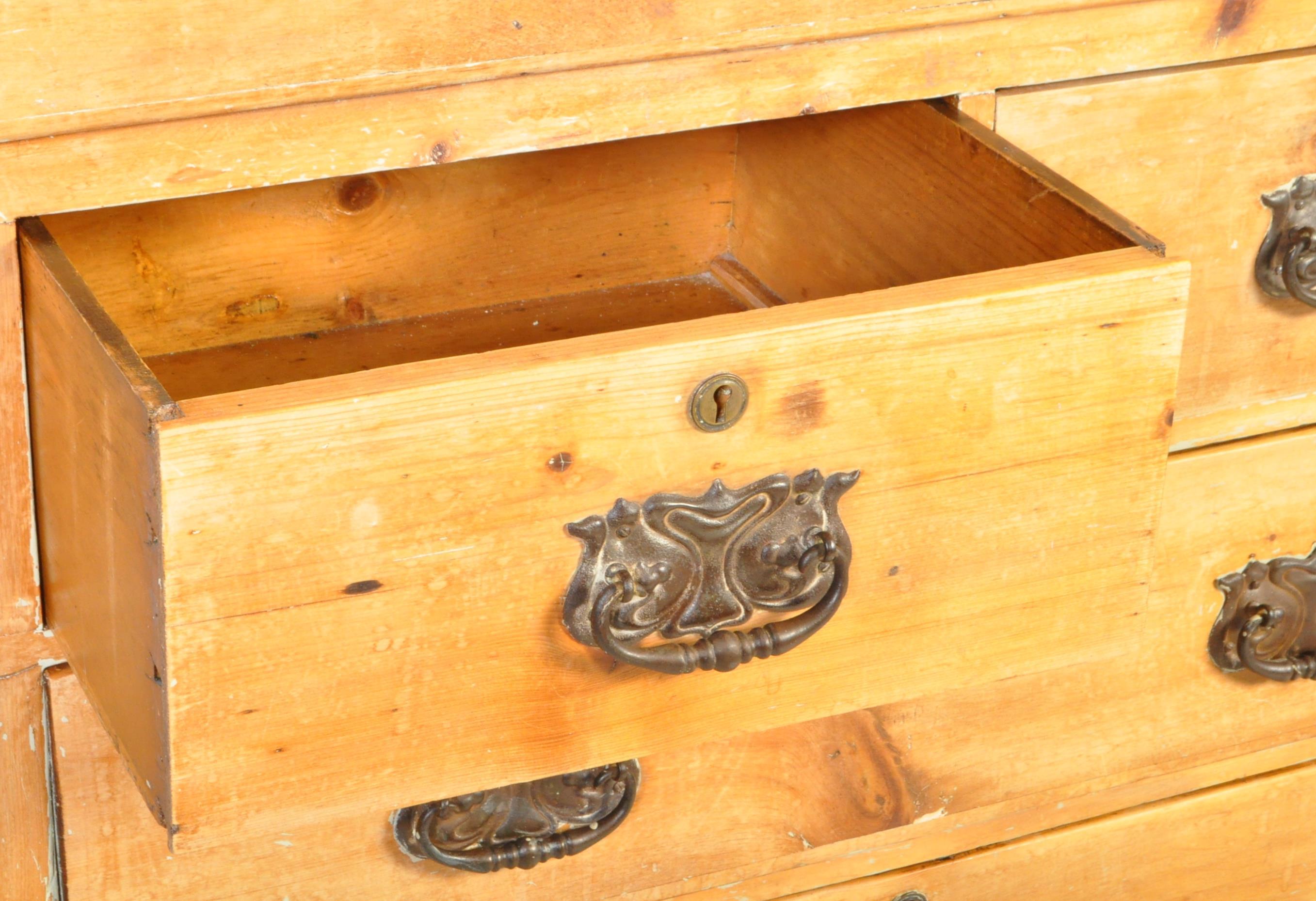 VICTORIAN 19TH CENTURY COUNTRY PINE CHEST OF DRAWERS - Image 3 of 4