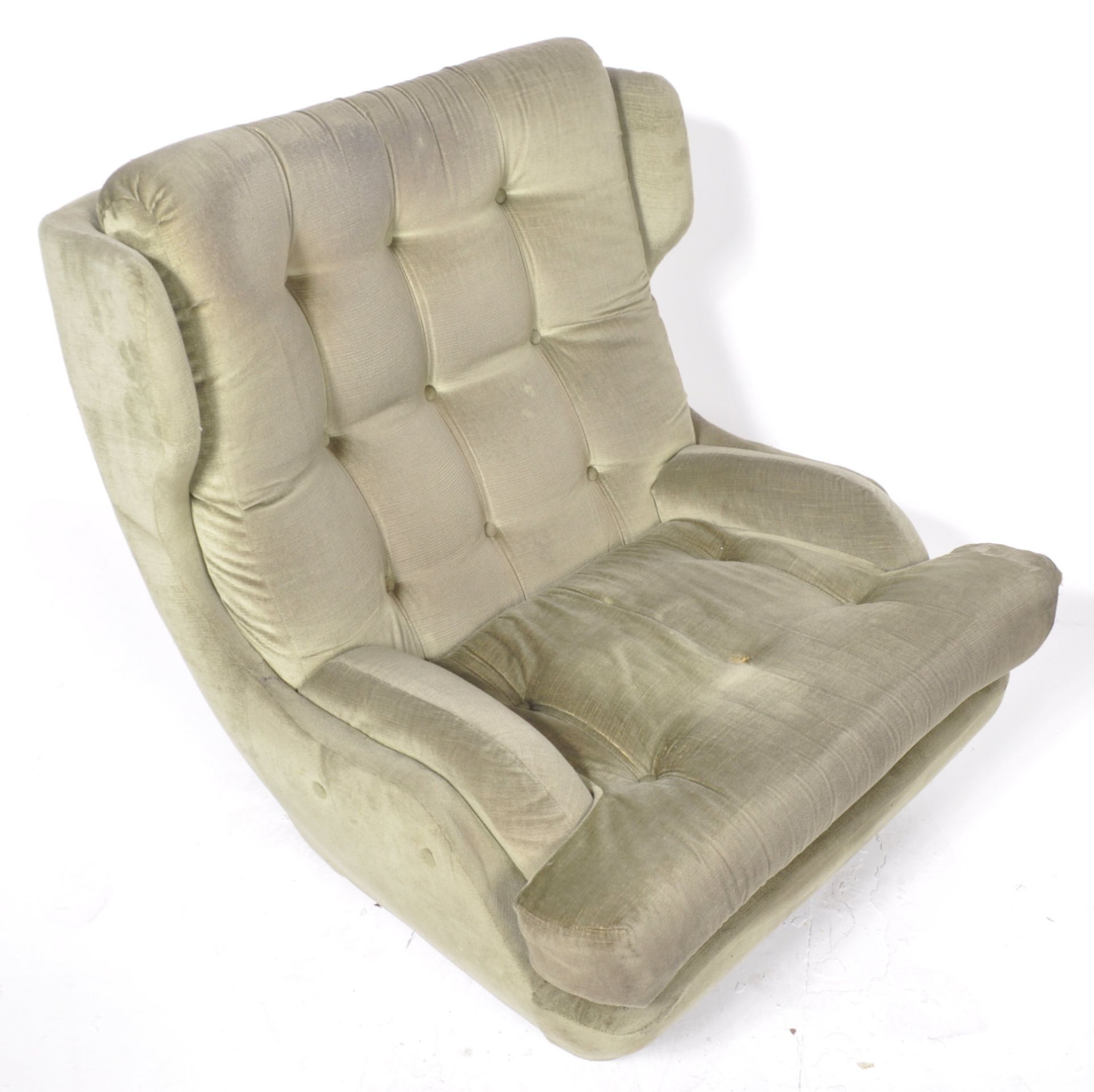 RETRO VINTAGE 1960S EASY LOUNGE EGG CHAIR - Image 2 of 9