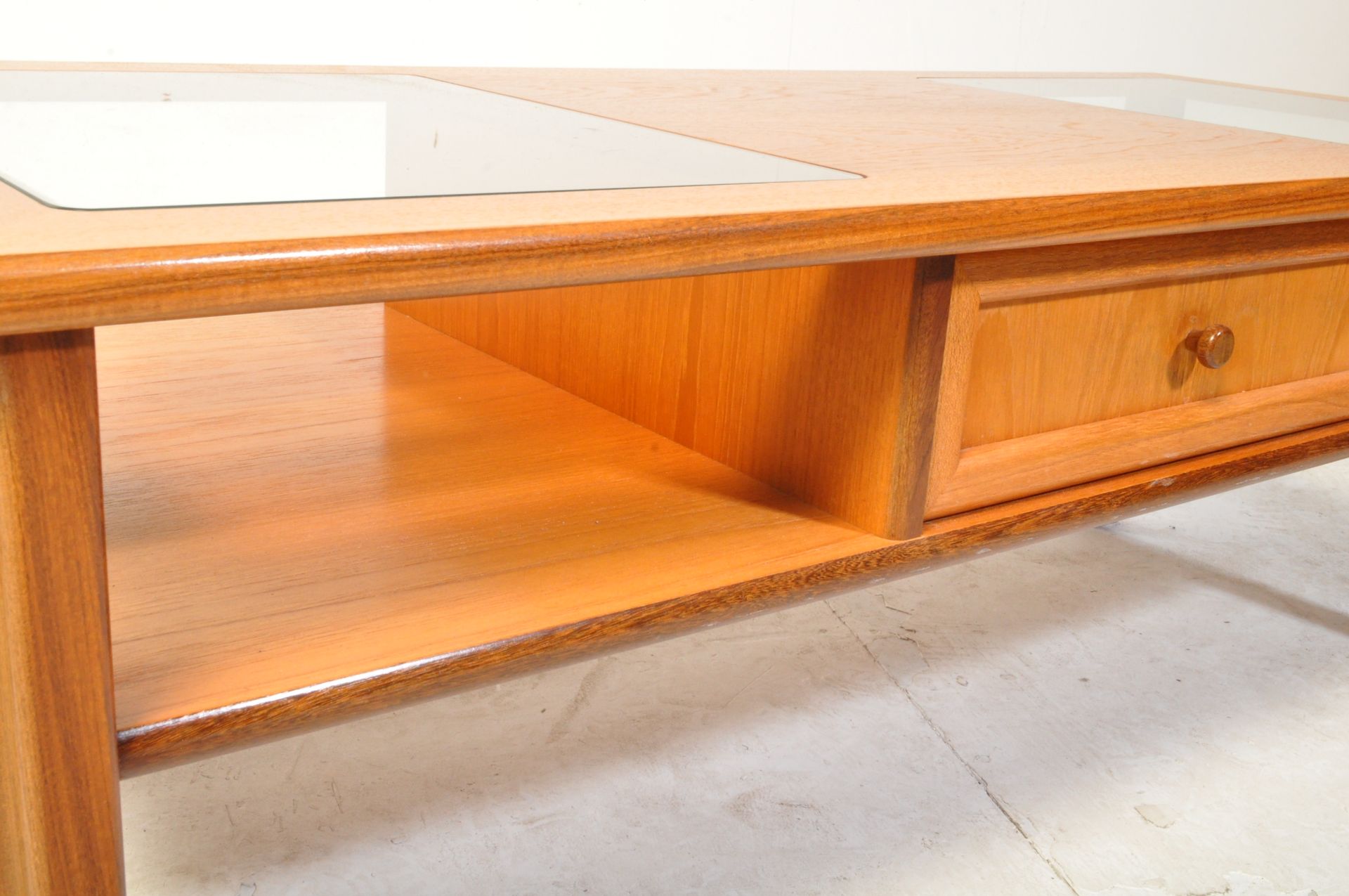 VINTAGE RETRO TEAK GLAZED COFFEE TABLE - Bild 7 aus 7