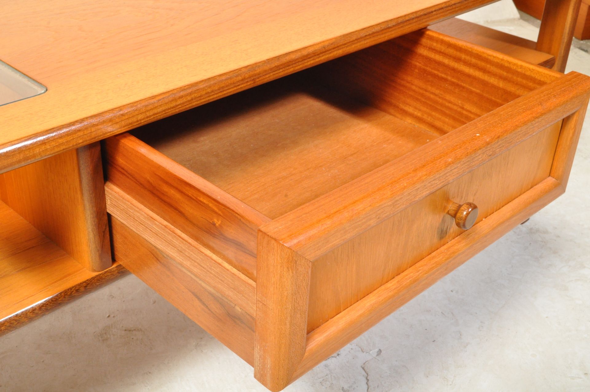 VINTAGE RETRO TEAK GLAZED COFFEE TABLE - Image 4 of 7