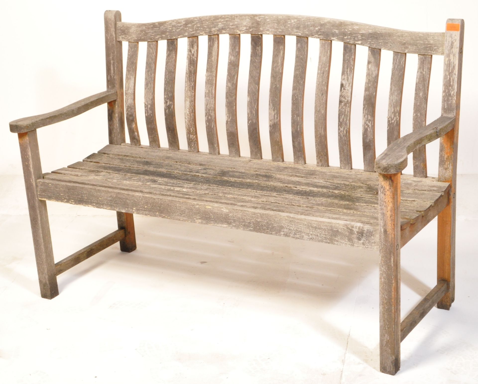 VINTAGE TEAK WOOD GARDEN BENCH - Image 2 of 5