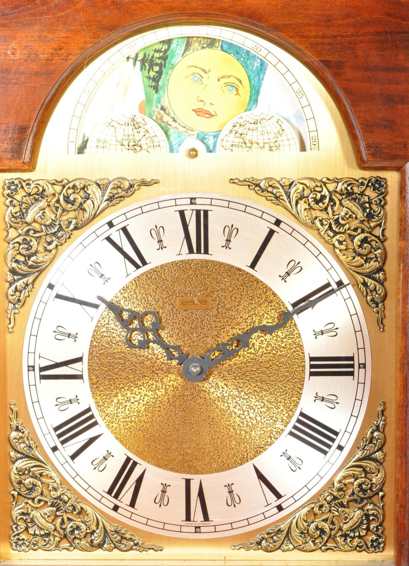 20TH CENTURY OAK CASED TEMPUS FUGIT LONGCASE CLOCK - Bild 2 aus 5
