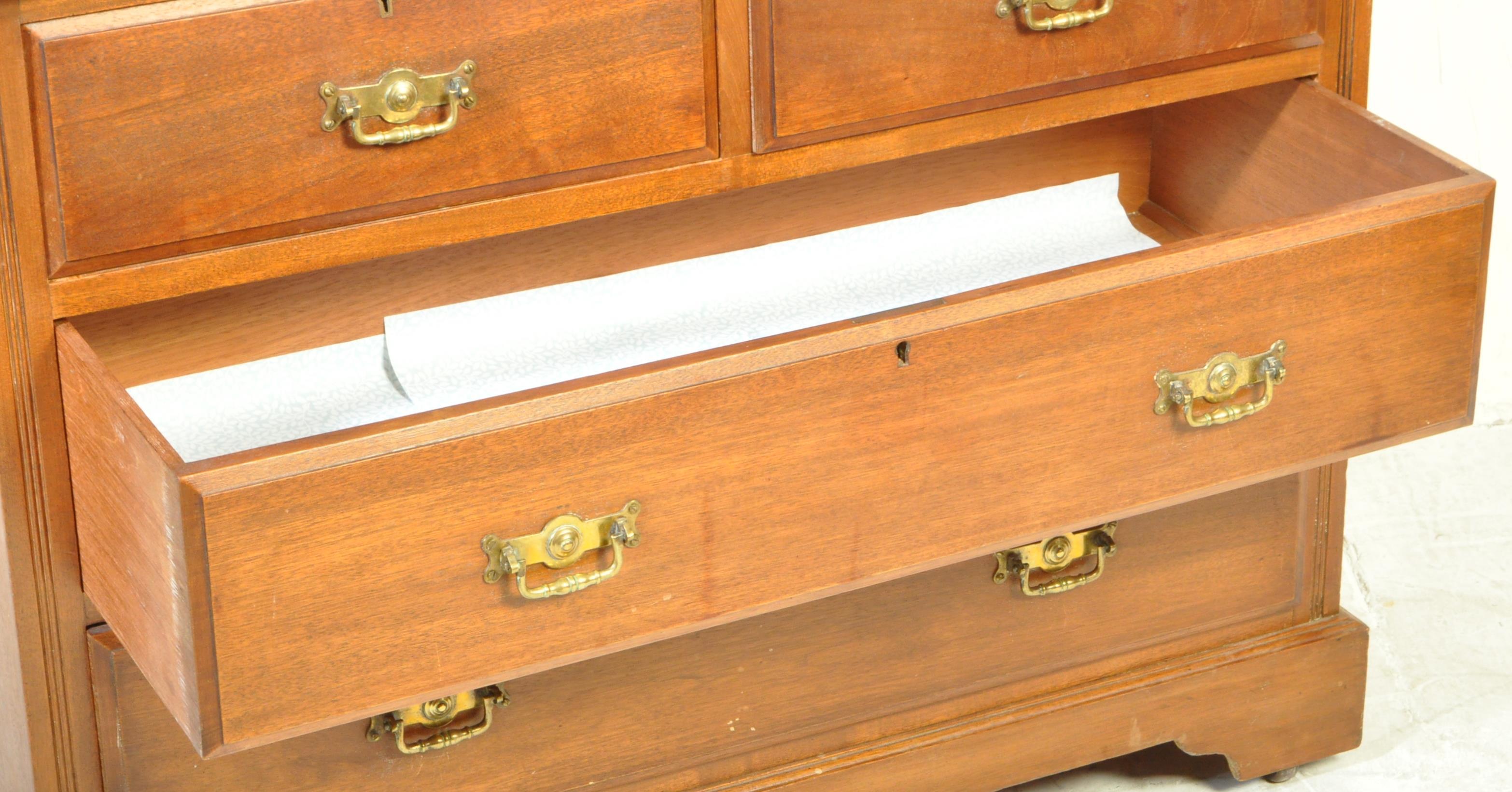 VICTORIAN WALNUT CHEST OF DRAWERS - Image 5 of 6