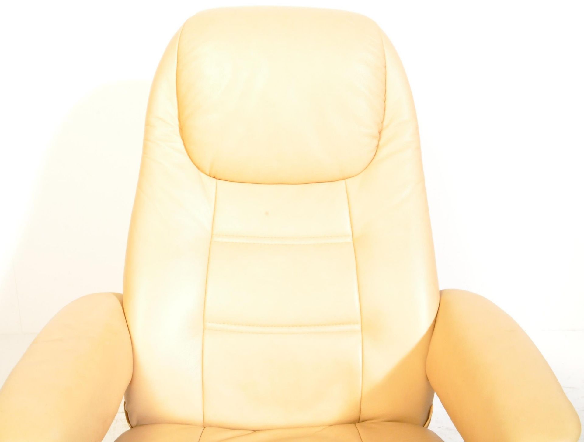 EKORNES STRESSLESS STYLE LEATHER ARMCHAIR & STOOL - Image 3 of 9