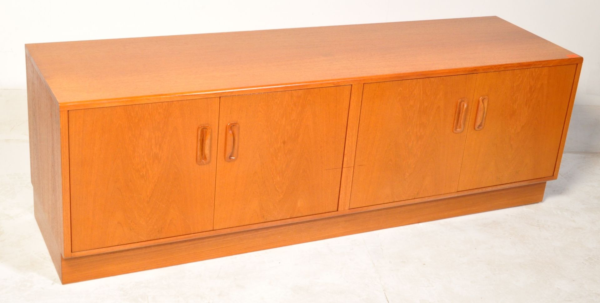 G PLAN - FRESCO - MID CENTURY TEAK SIDEBAORD CREDENZA - Bild 2 aus 5