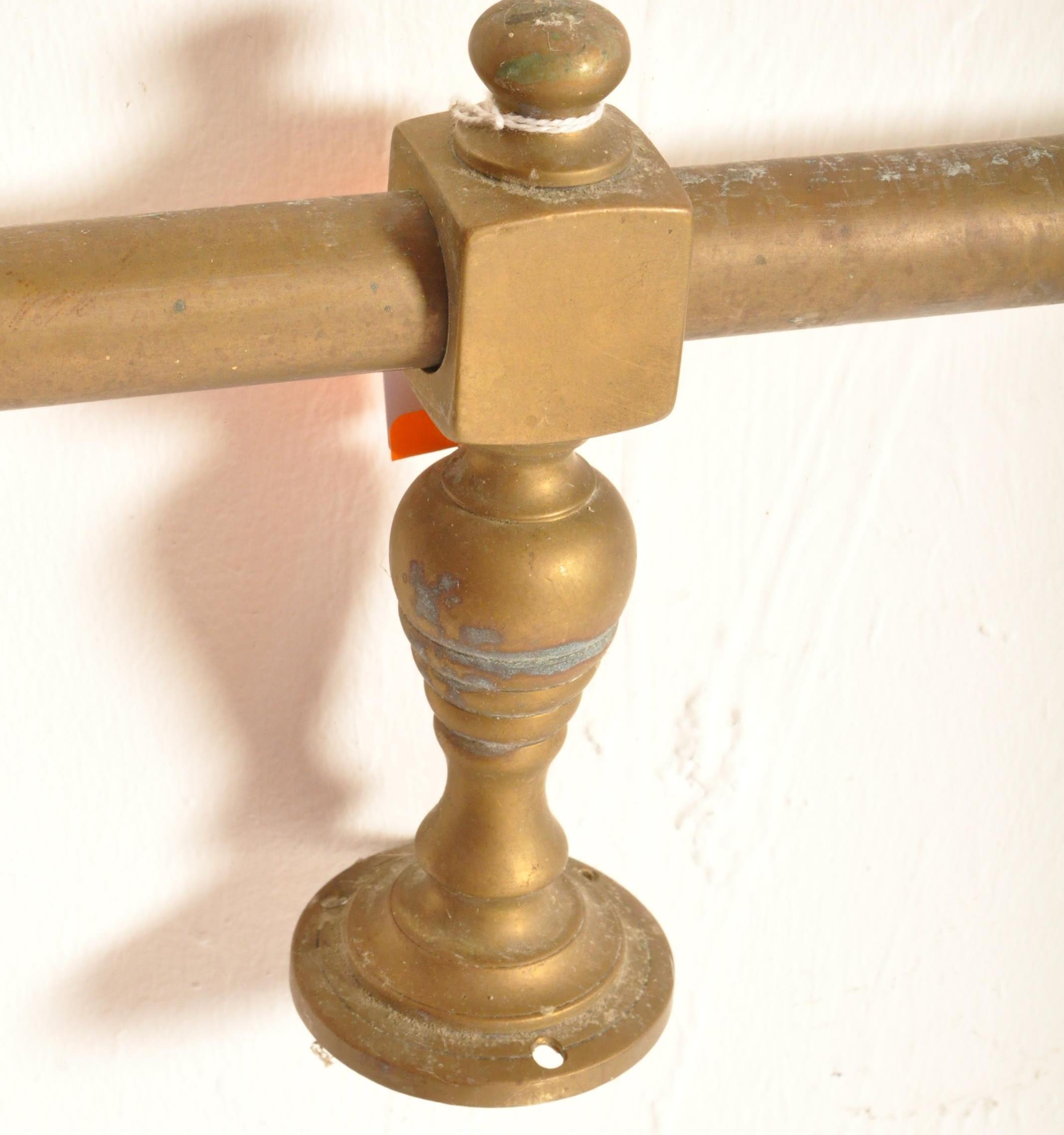 19TH CENTURY VICTORIAN BRASS CURTAIN RAIL - Image 4 of 5