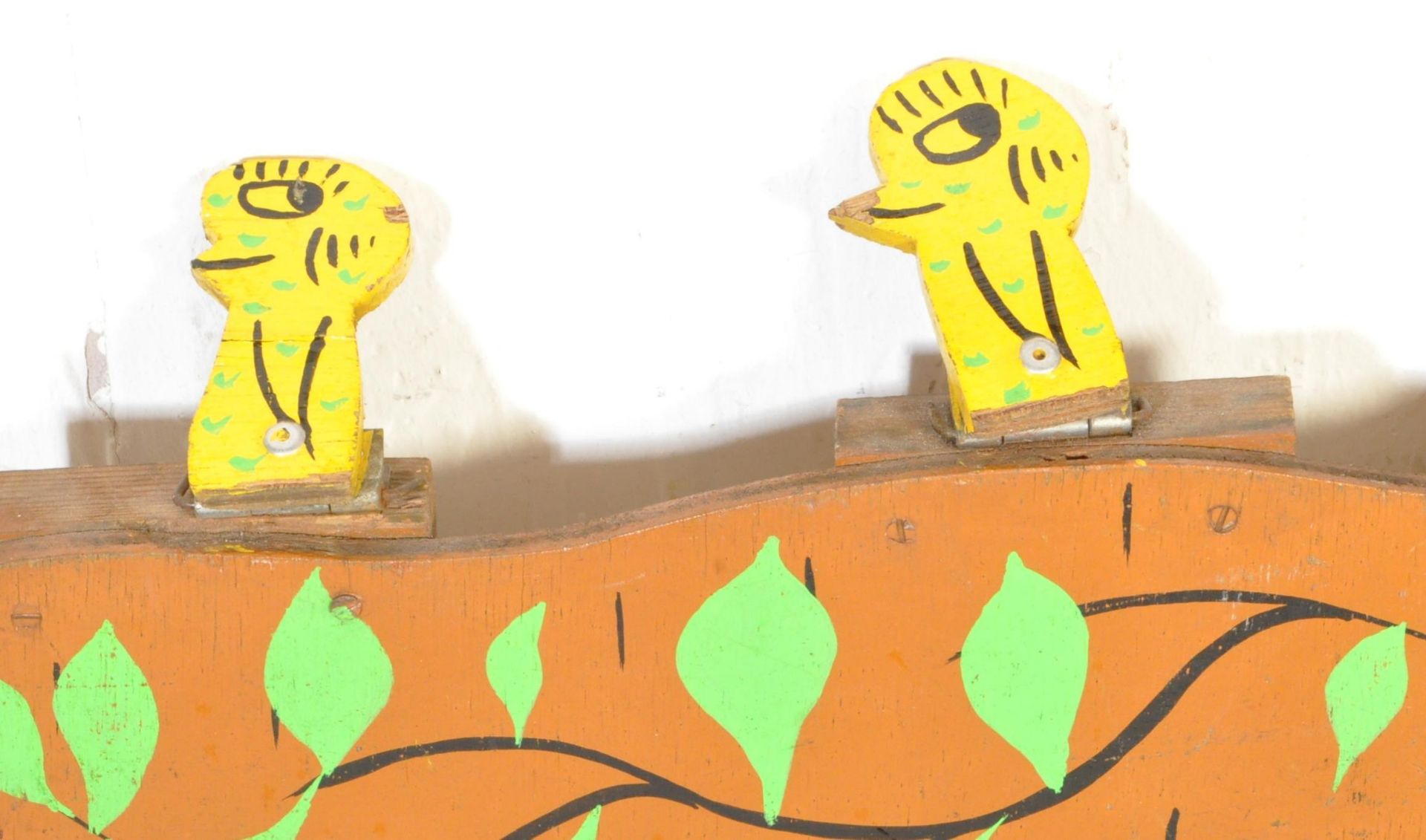 VINTAGE RETRO BIRD & TREE FAIRGROUND SHOOTING GALLERY - Image 3 of 5