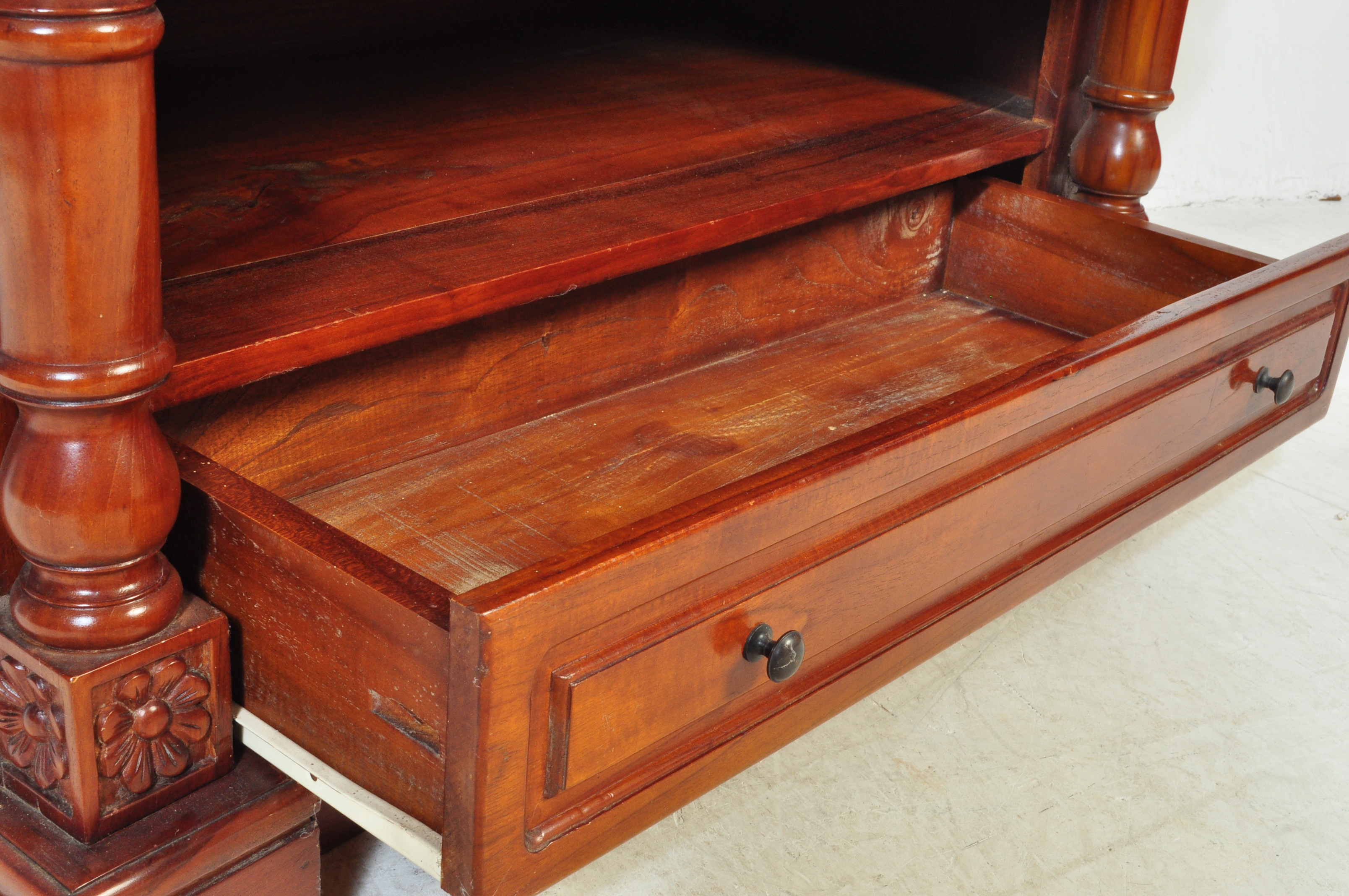 20TH CENTURY REGENCY REVIVAL MAHOGANY CONSOLE TABLE - Image 5 of 7