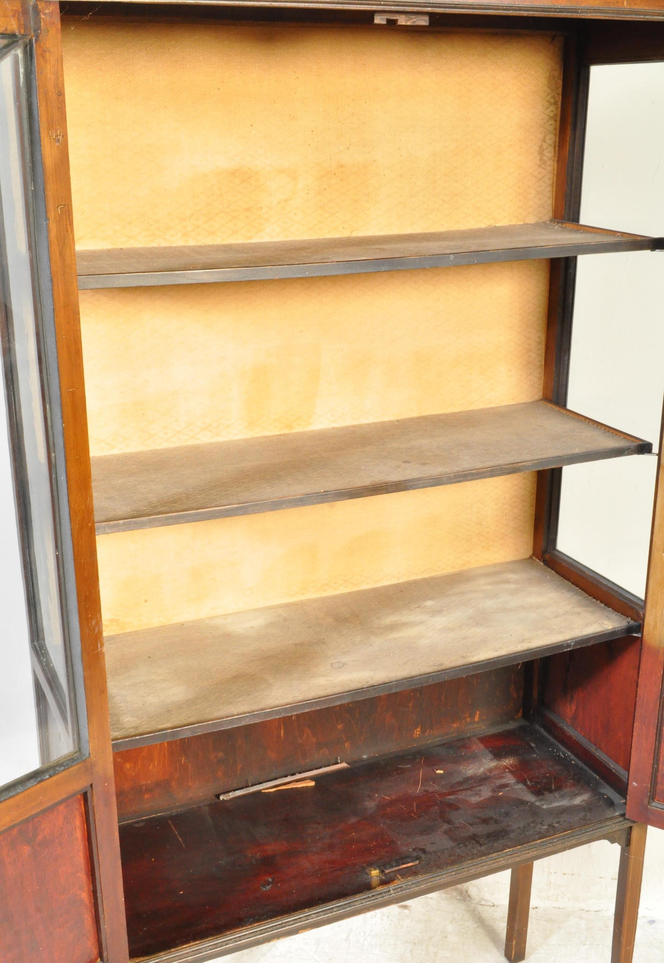 EDWARDIAN MAHOGANY AND LINE INLAID DISPLAY CABINET - Image 3 of 4