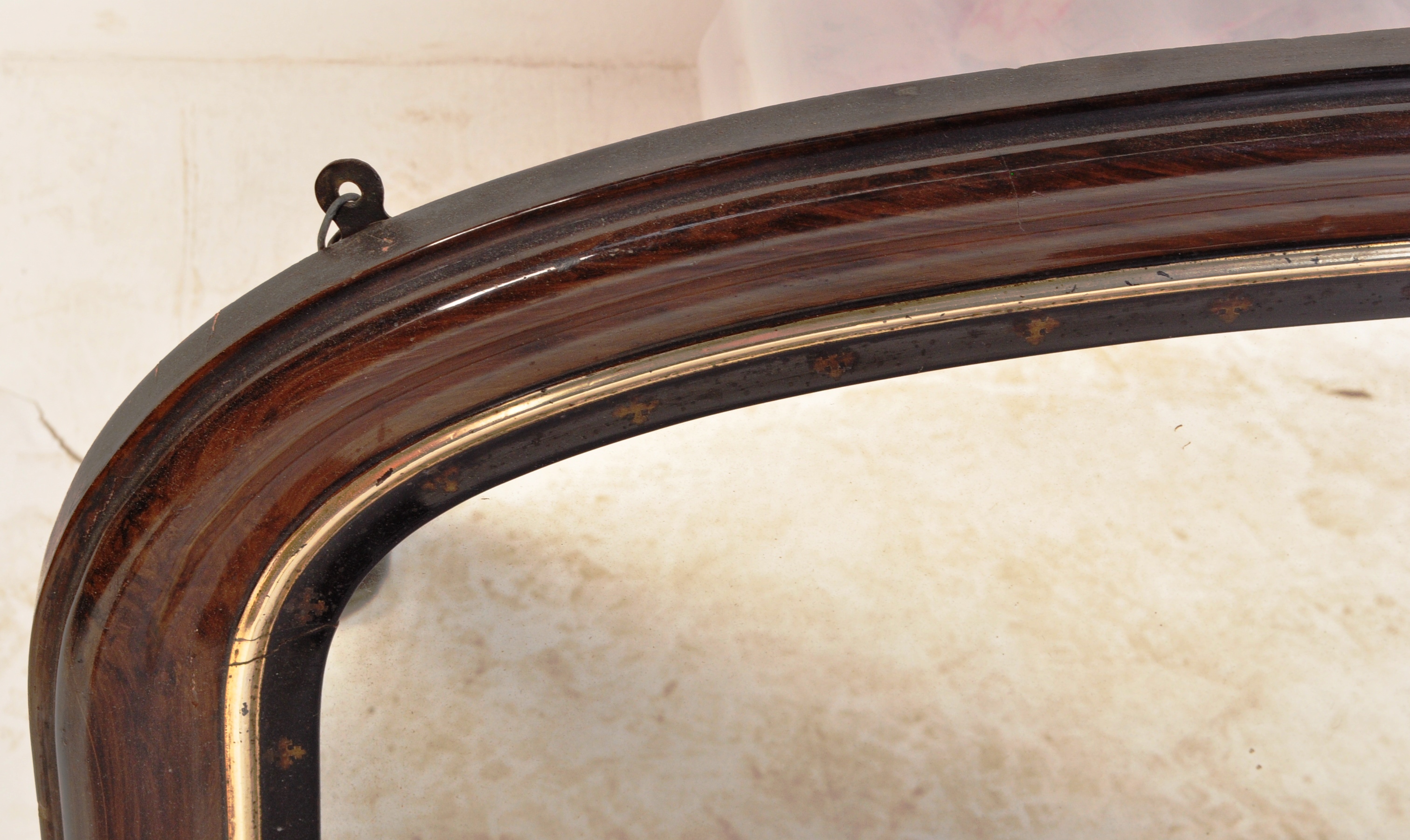 A VICTORIAN MAHOGANY OVER MANTLE ARCH TOP MIRROR - Image 3 of 7