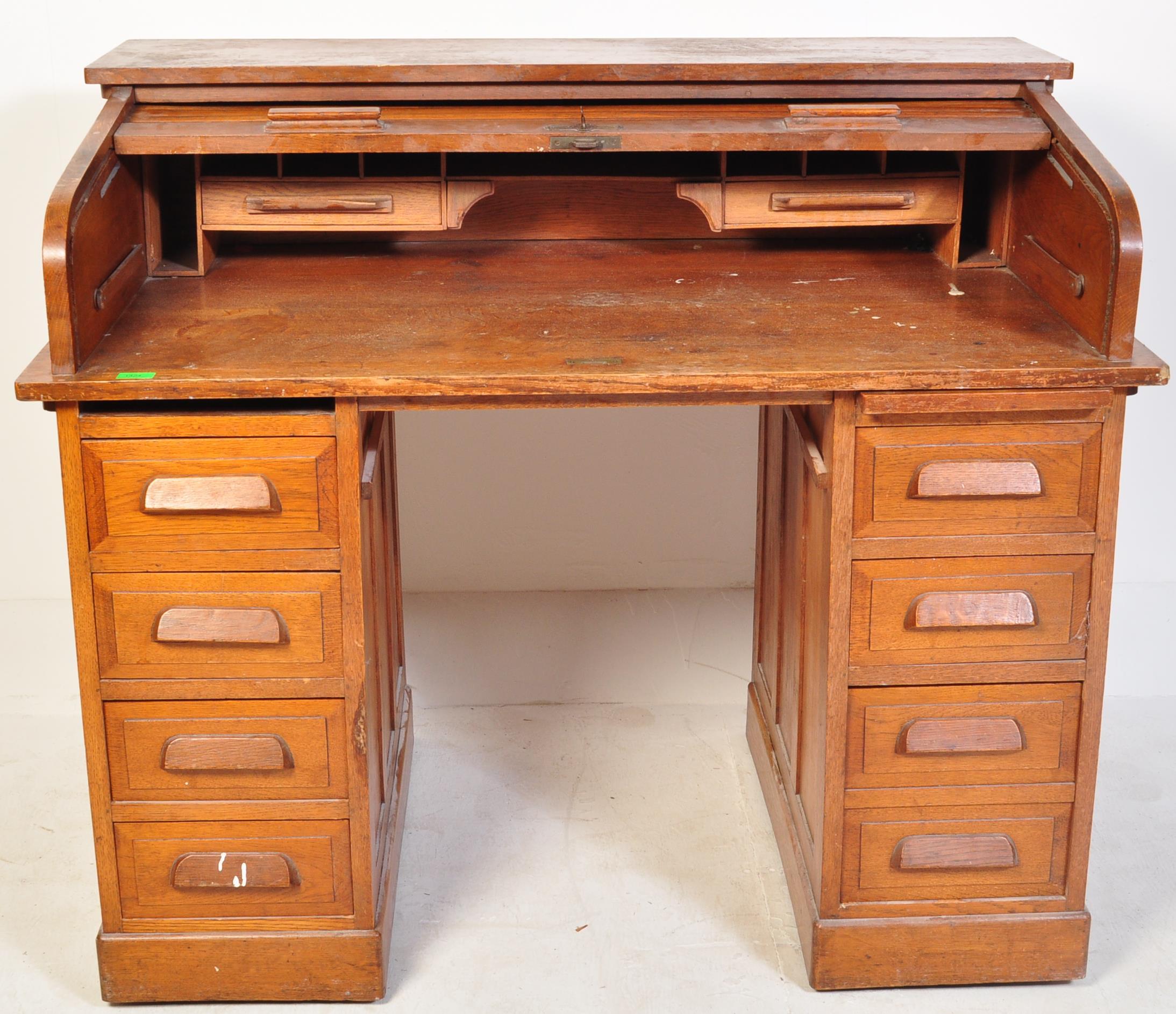 EARLY 20TH CENTURY 1920S TAMBOUR FRONTED OAK ROLL TOP TWIN PEDESTAL DESK - Image 3 of 4