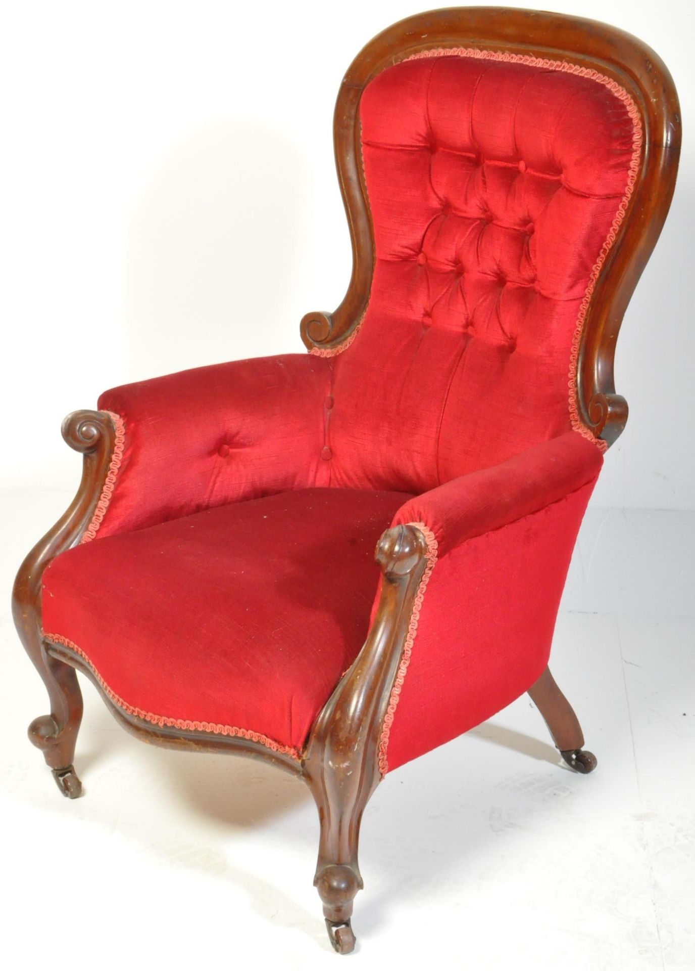 A VICTORIAN MAHOGANY UPHOLSTERED LIBRARY ARMCHAIR - Bild 2 aus 6