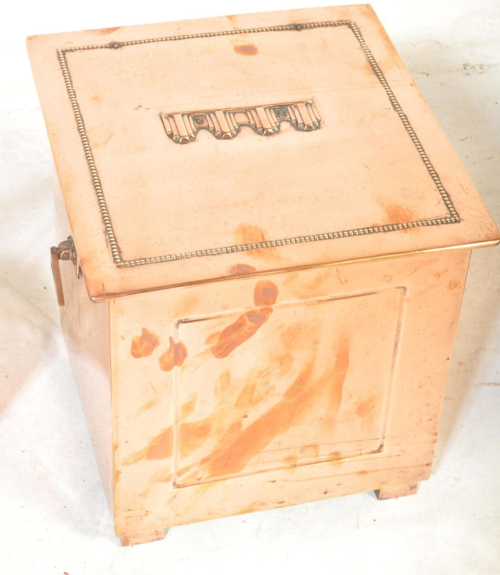 EARLY 20TH CENTURY ART DECO COPPER COAL BOX AND MORE - Bild 3 aus 6
