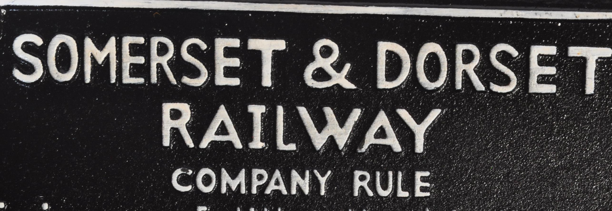 20TH CENTURY STYLE CAST IRON SOMERSET & DORSET RAILWAY SIGN - Image 3 of 4