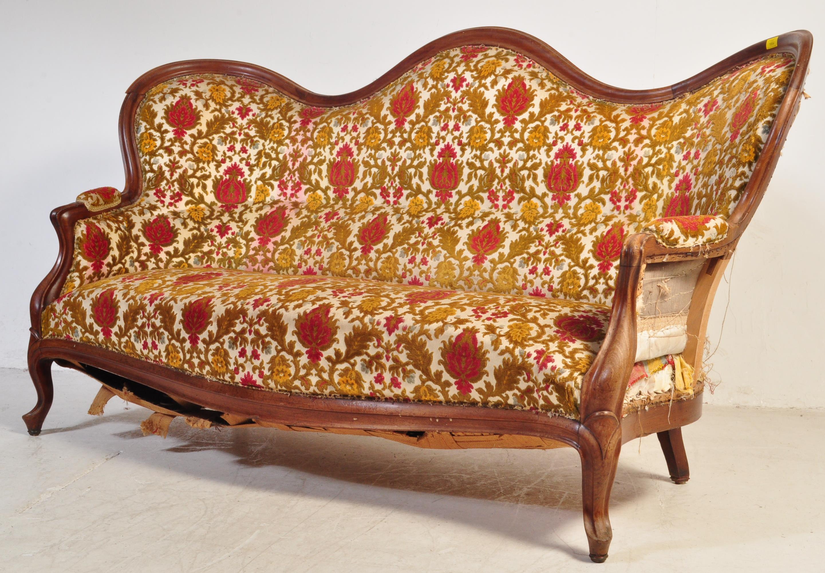 19TH CENTURY VICTORIAN MAHOGANY CHESTERFIELD SOFA