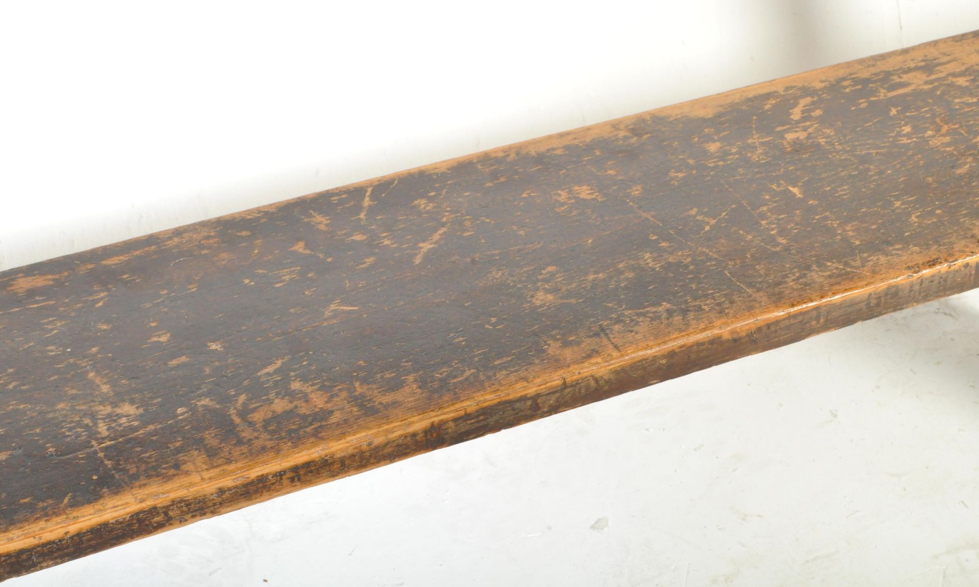 VINTAGE 20TH CENTURY PINE CHURCH ECCLESIATICAL BENCH - Bild 4 aus 5