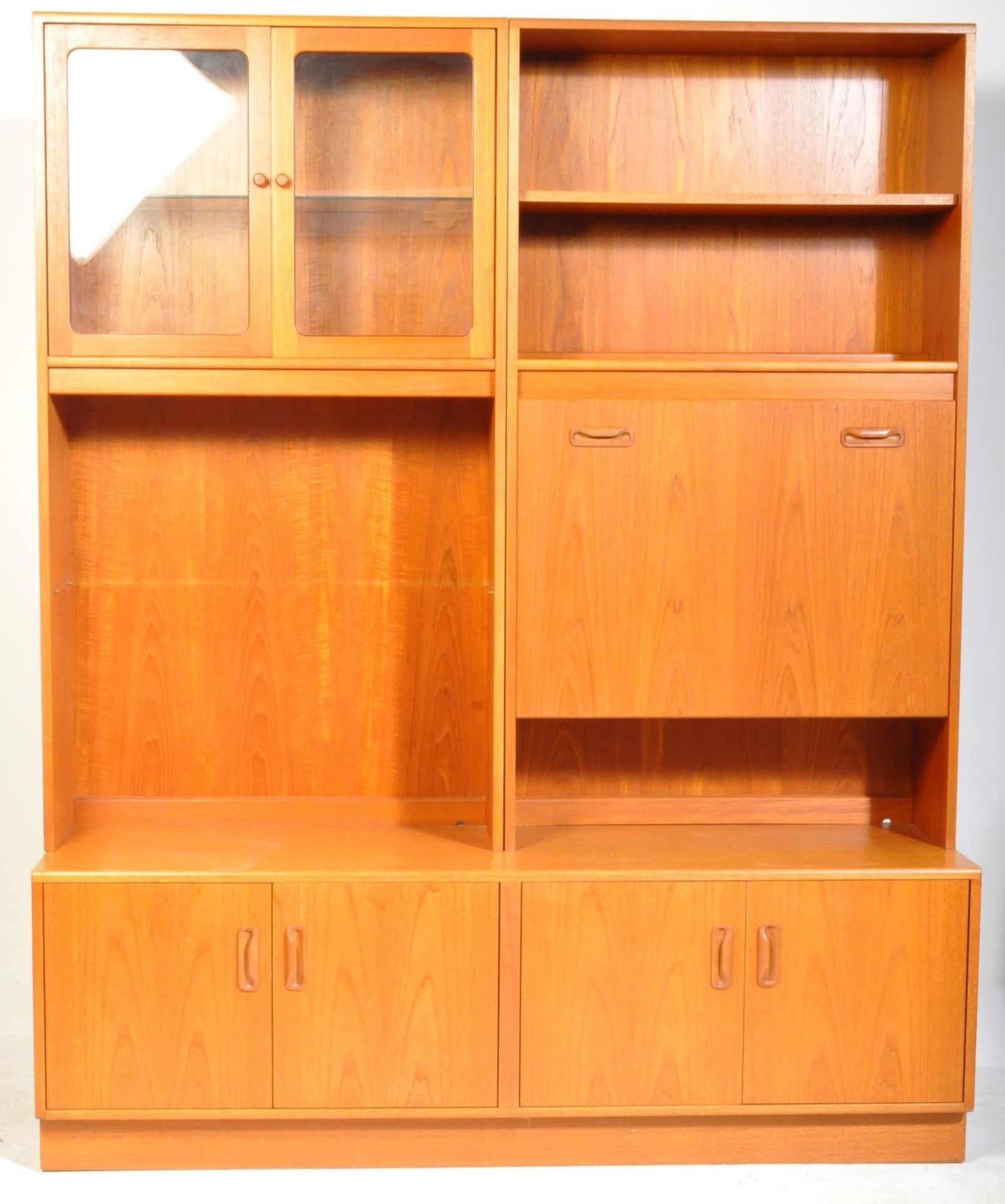 MID CENTURY RETRO TEAK WOOD HIGHBOARD - DISPLAY SIDEBOARD