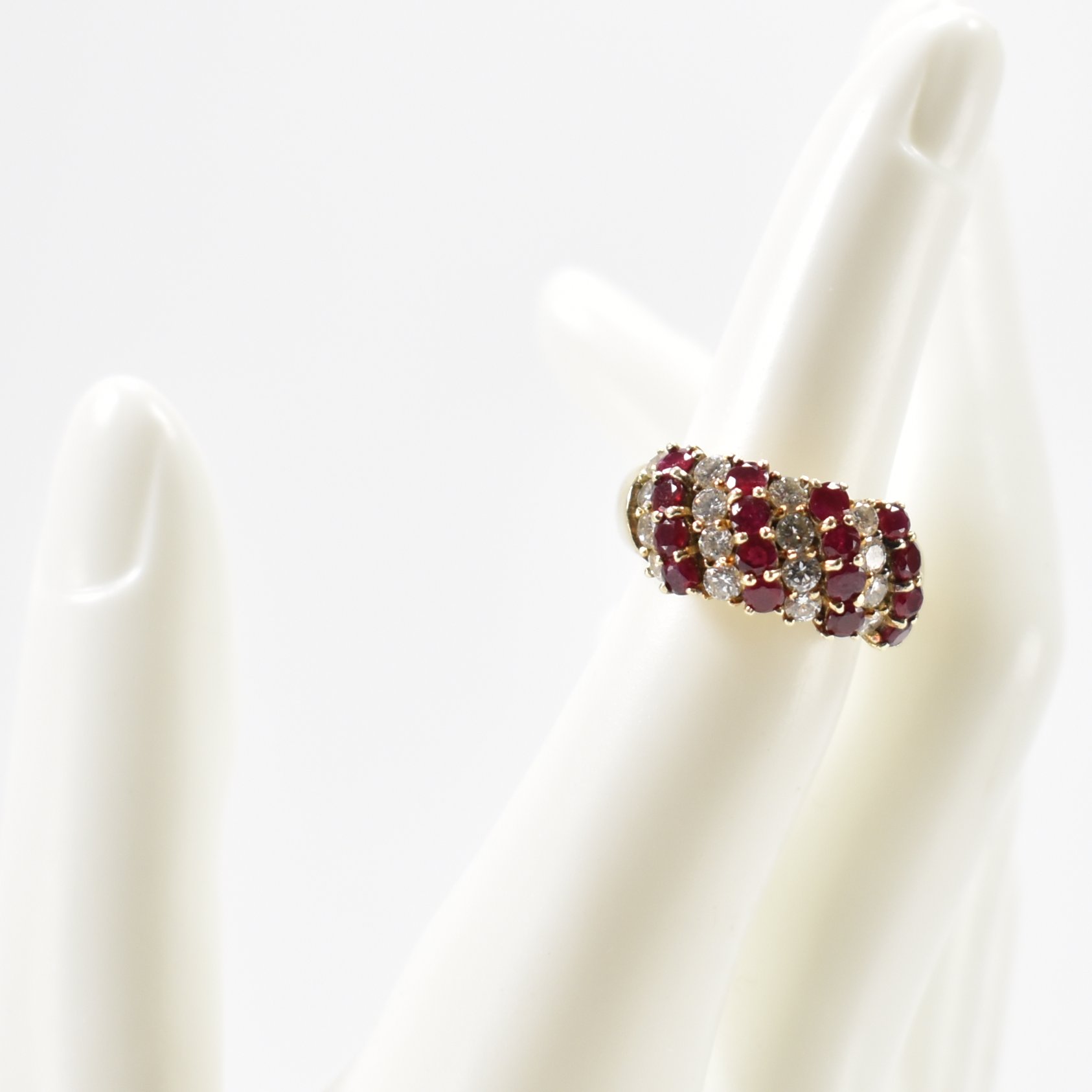 VINTAGE GOLD DIAMOND & RUBY DOME RING - Image 8 of 8