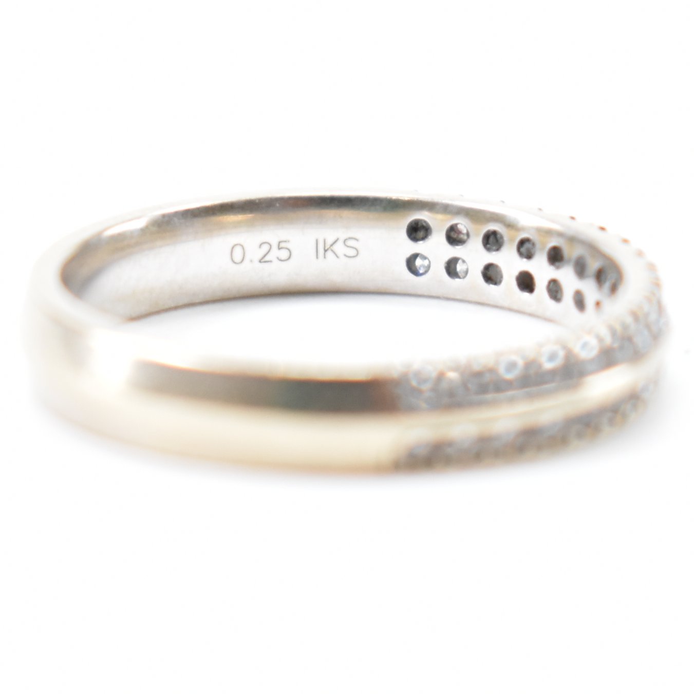 HALLMARKED 18CT GOLD & DIAMOND HALF ETERNITY RING - Image 6 of 8