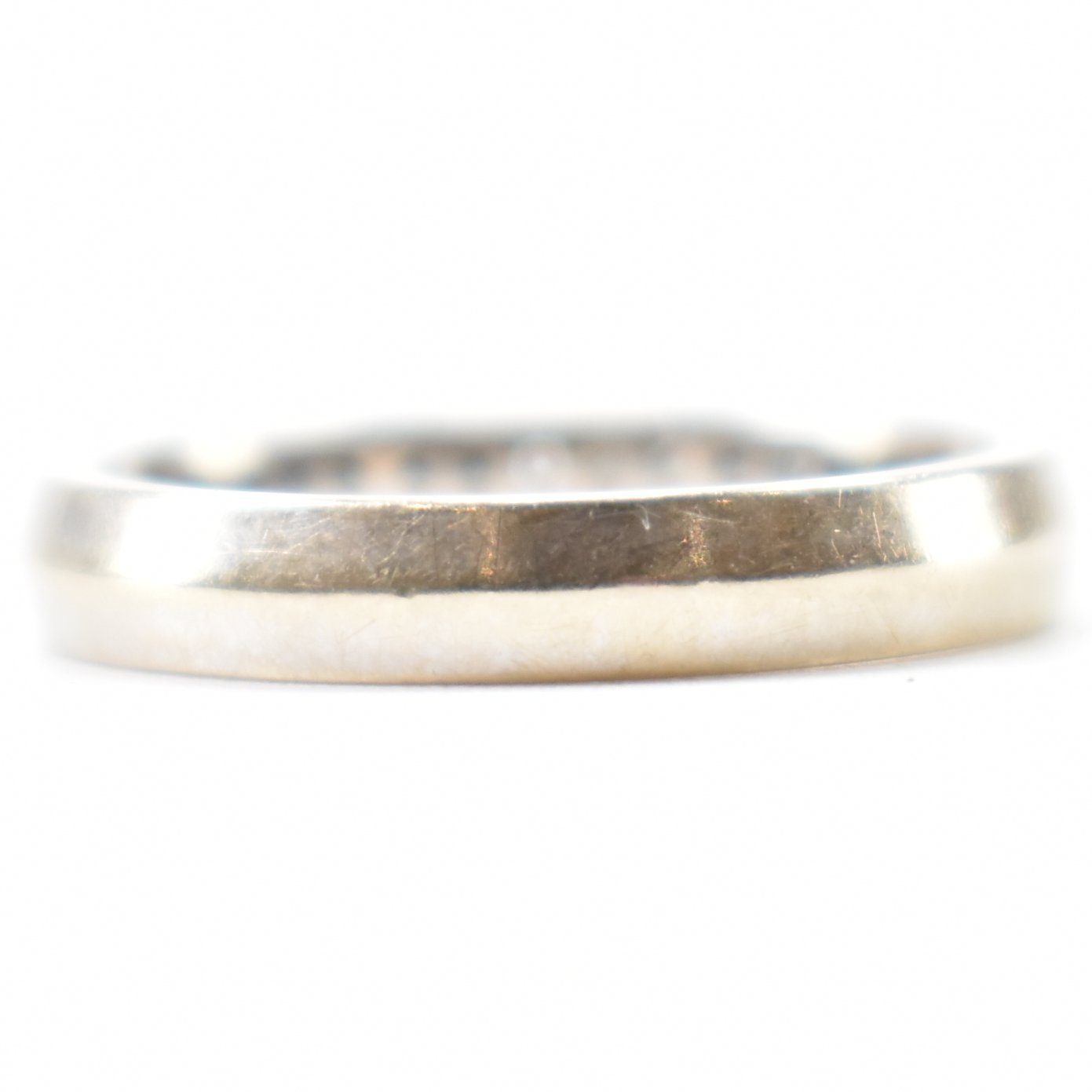 HALLMARKED 18CT GOLD & DIAMOND HALF ETERNITY RING - Image 4 of 8