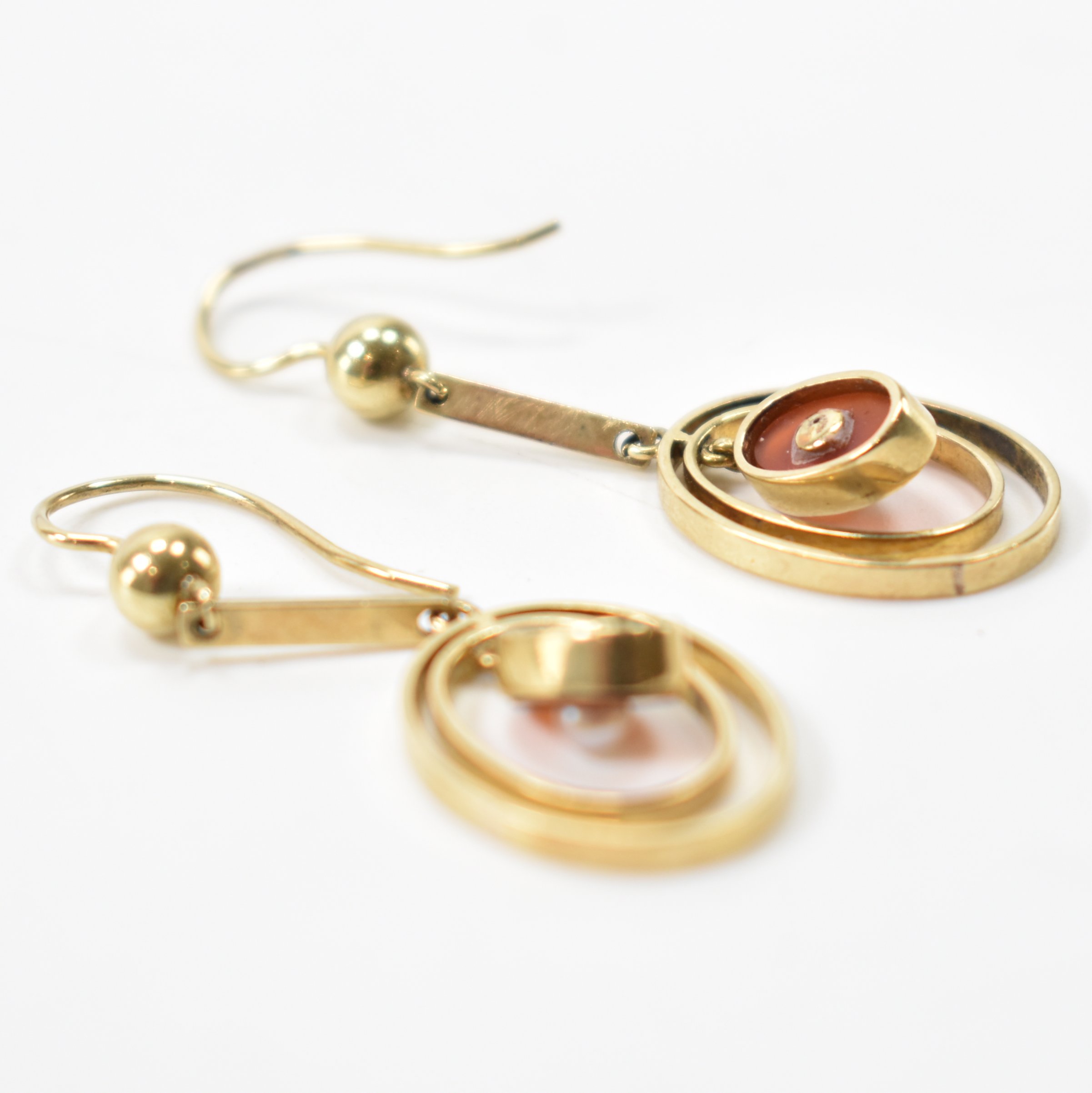 9CT GOLD AGATE & SEED PEARL DROP EARRINGS - Image 5 of 5