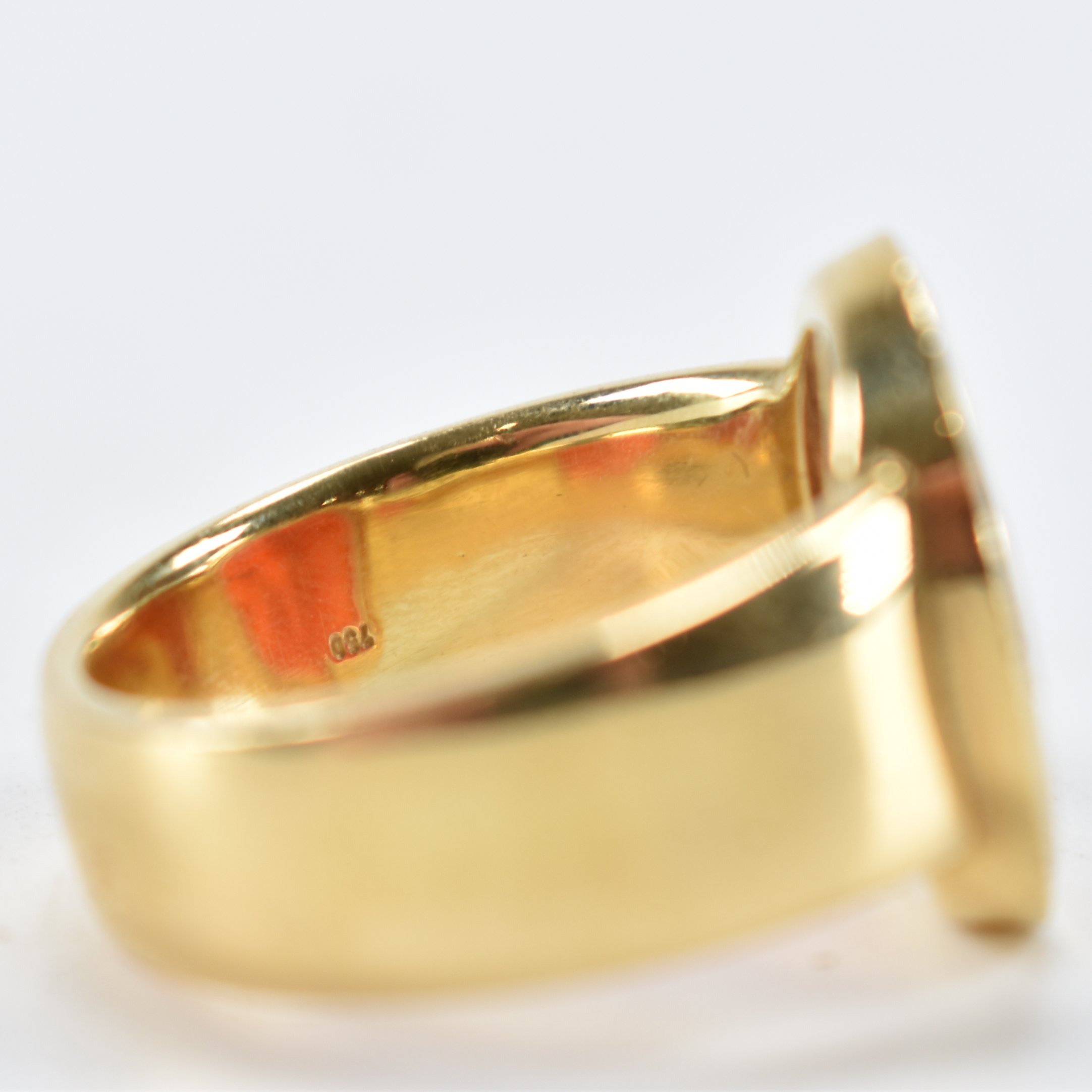 18CT GOLD & CARNELIAN SIGNET RING - Image 5 of 7