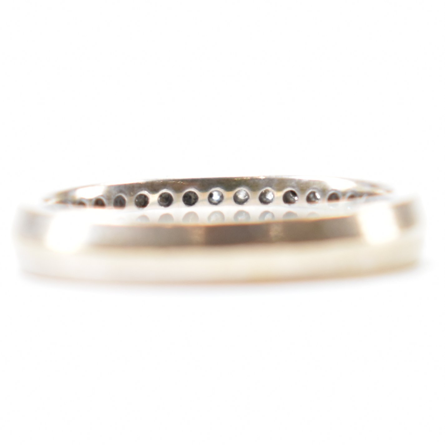 HALLMARKED 18CT GOLD & DIAMOND HALF ETERNITY RING - Image 3 of 8