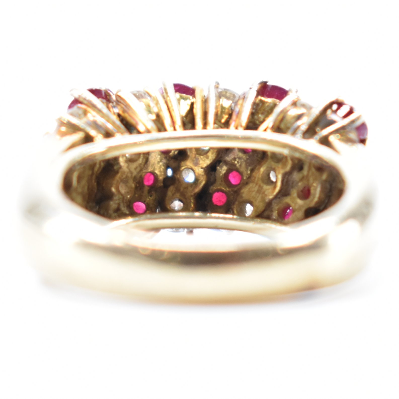 VINTAGE GOLD DIAMOND & RUBY DOME RING - Image 3 of 8