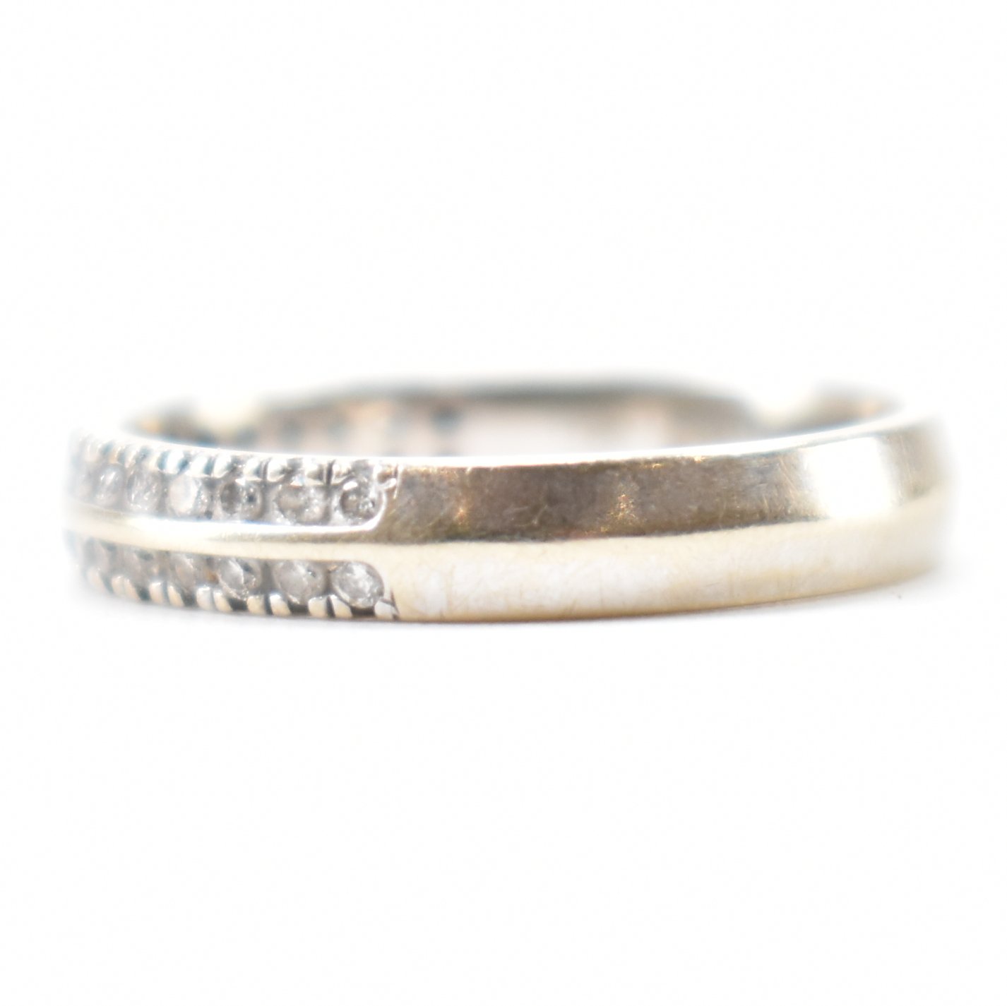 HALLMARKED 18CT GOLD & DIAMOND HALF ETERNITY RING - Image 2 of 8