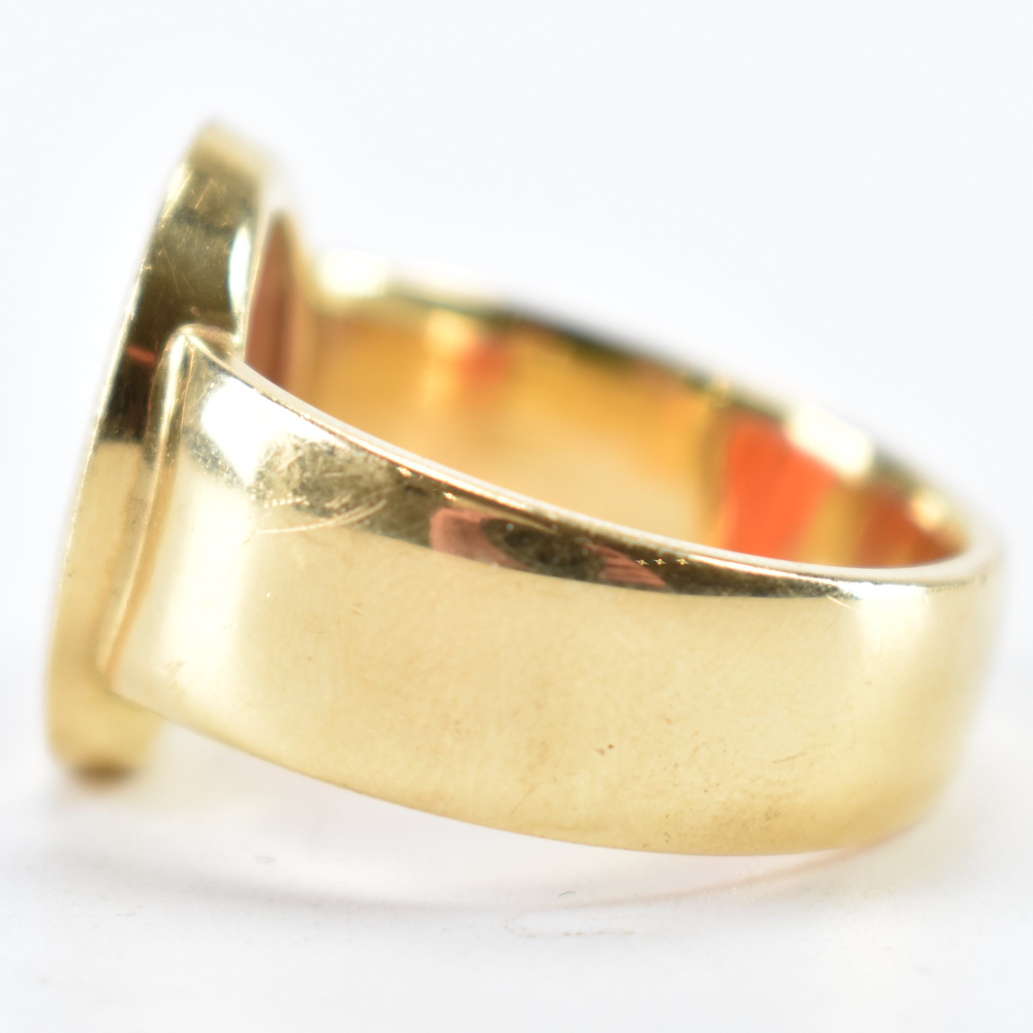 18CT GOLD & CARNELIAN SIGNET RING - Image 2 of 7