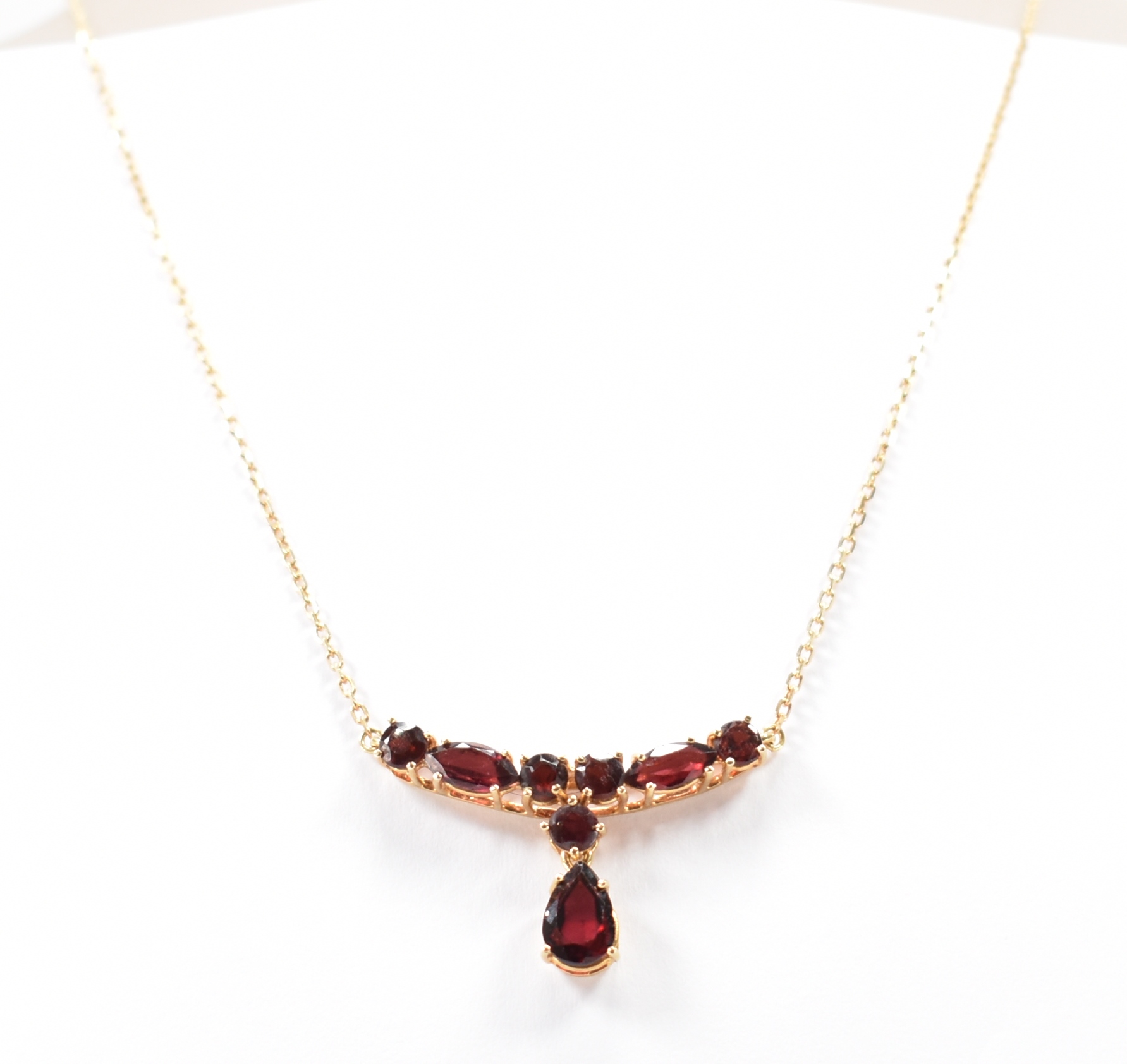 18CT GOLD & RED STONE COLLAR NECKLACE - Image 2 of 7