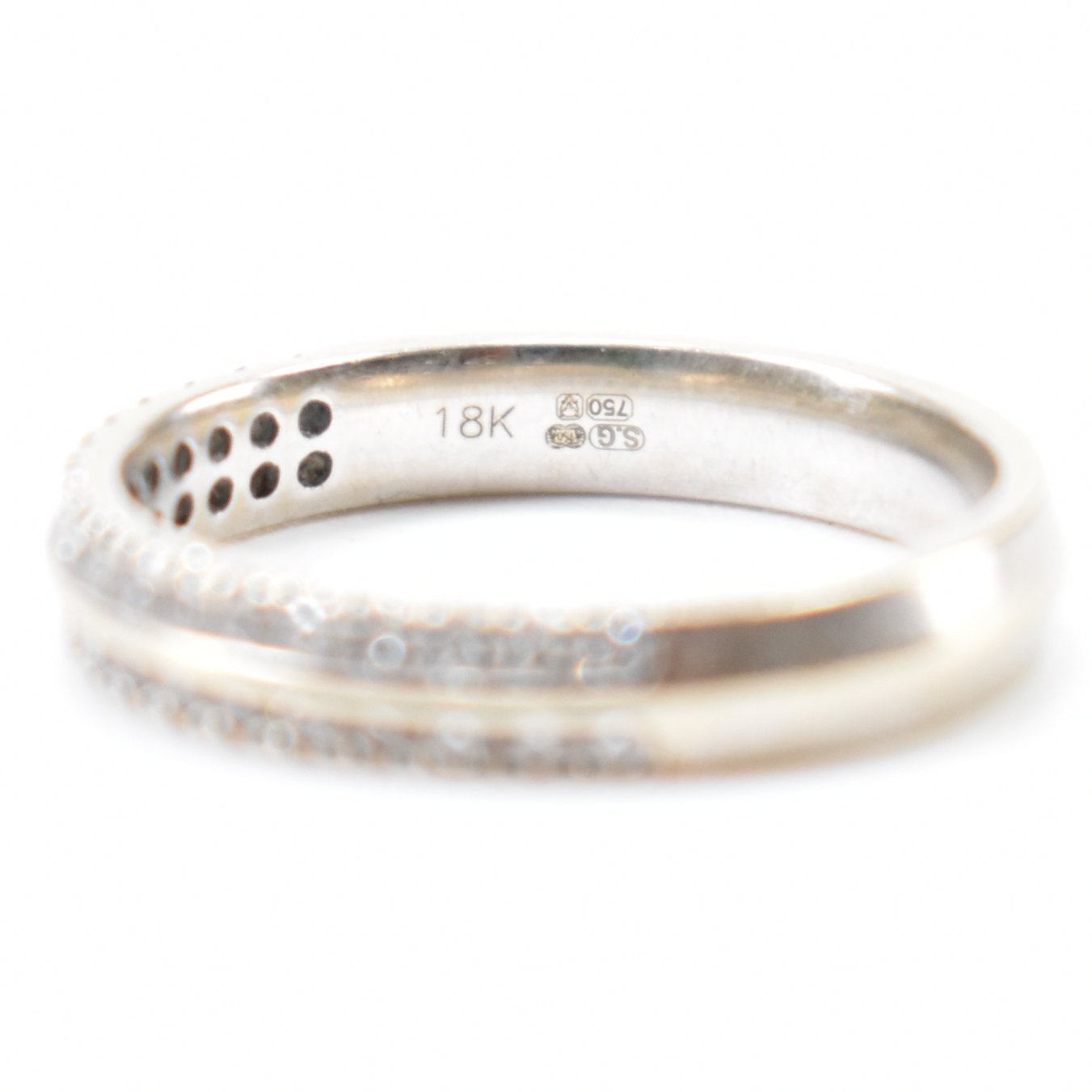 HALLMARKED 18CT GOLD & DIAMOND HALF ETERNITY RING - Image 7 of 8