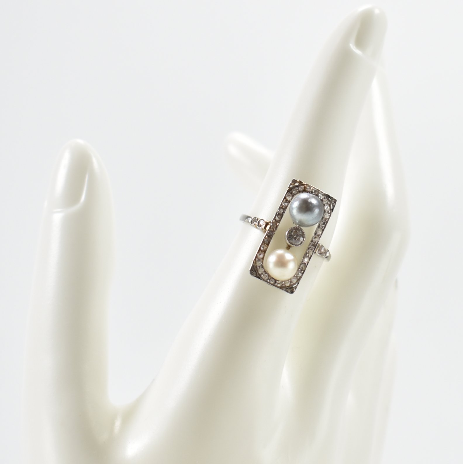 EDWARDIAN ANTIQUE DIAMOND & PEARL PANEL RING - Image 7 of 8