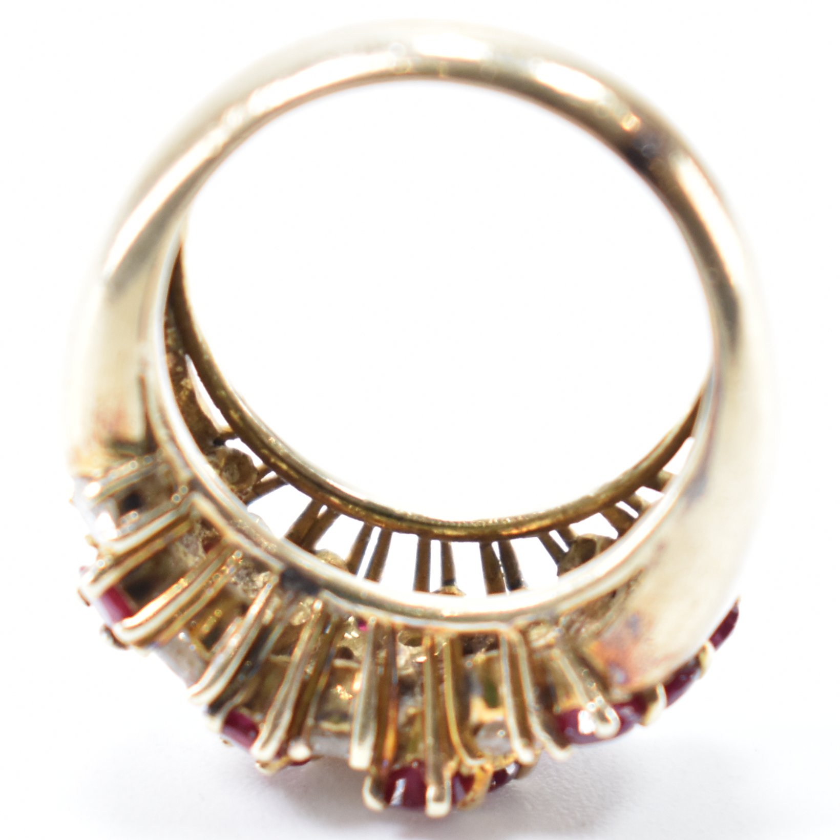 VINTAGE GOLD DIAMOND & RUBY DOME RING - Image 7 of 8