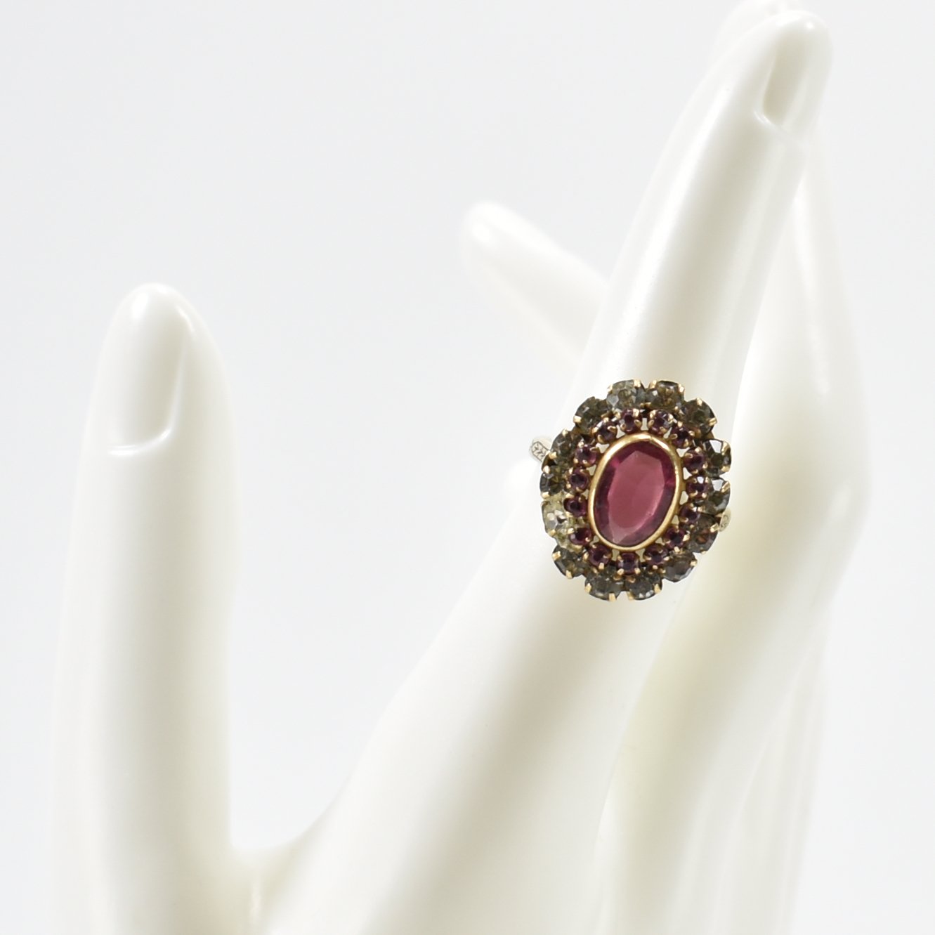 VINTAGE GOLD & COLOURED PASTE CLUSTER RING - Image 8 of 8