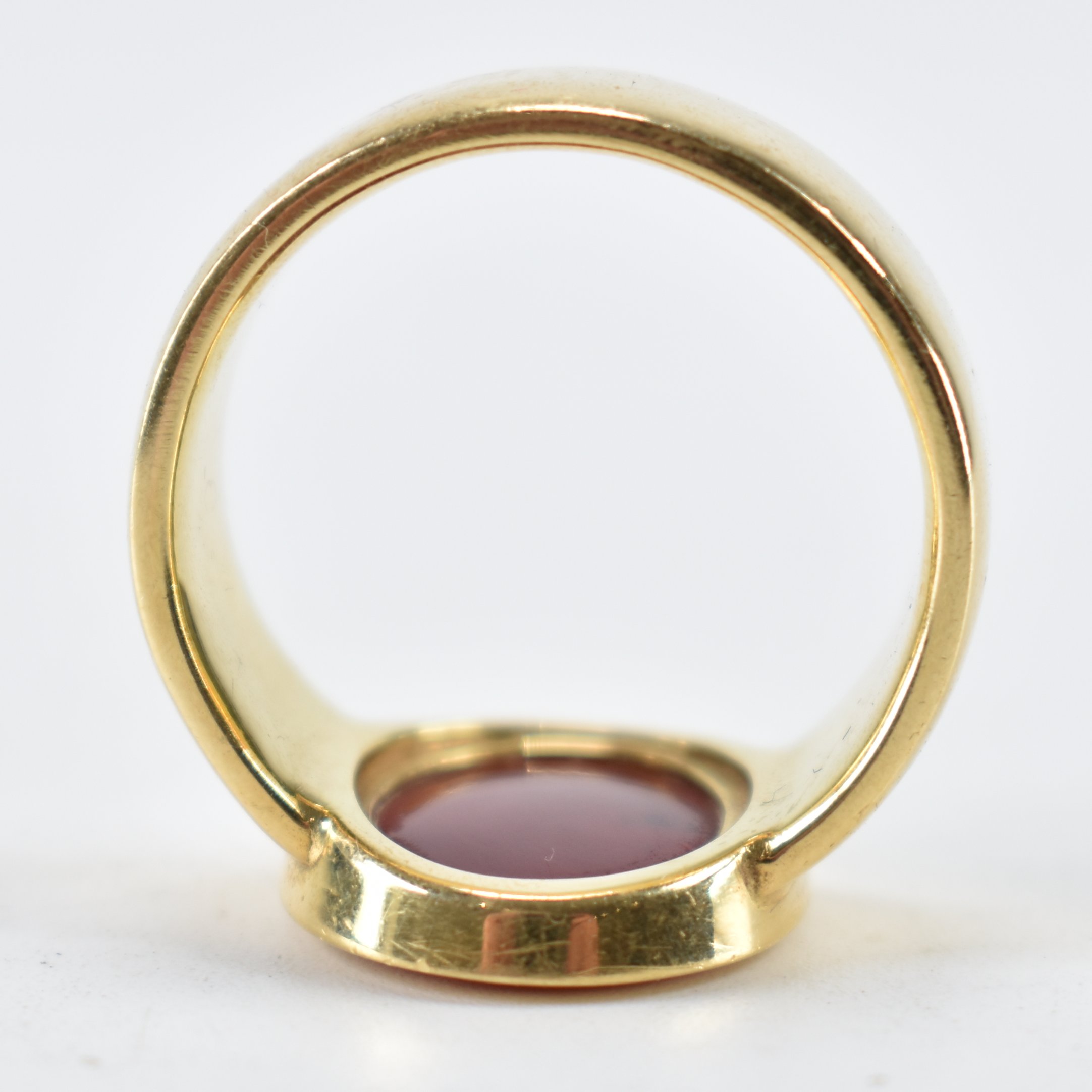 18CT GOLD & CARNELIAN SIGNET RING - Image 6 of 7